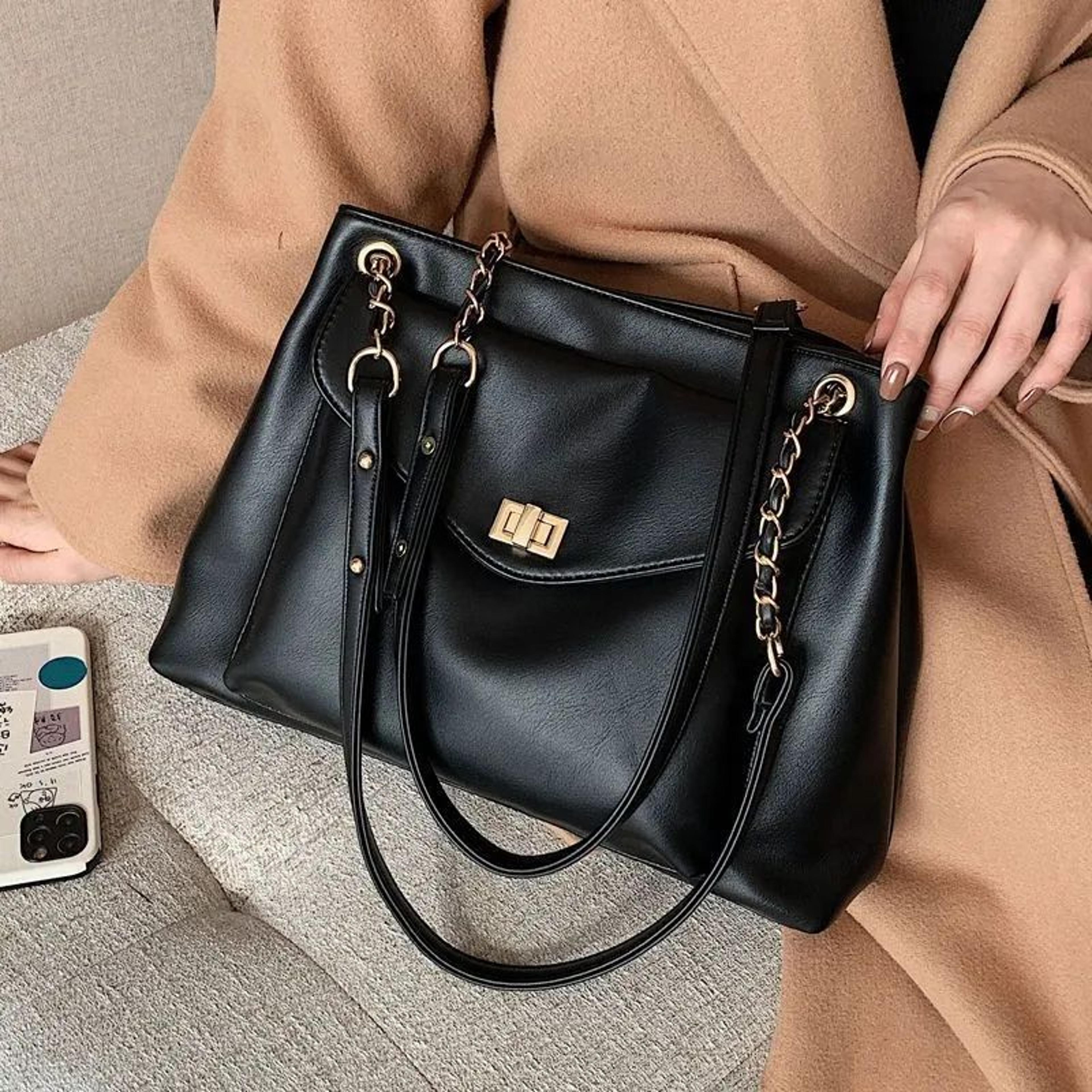 large capacity tote bag for women with vintage chain detail