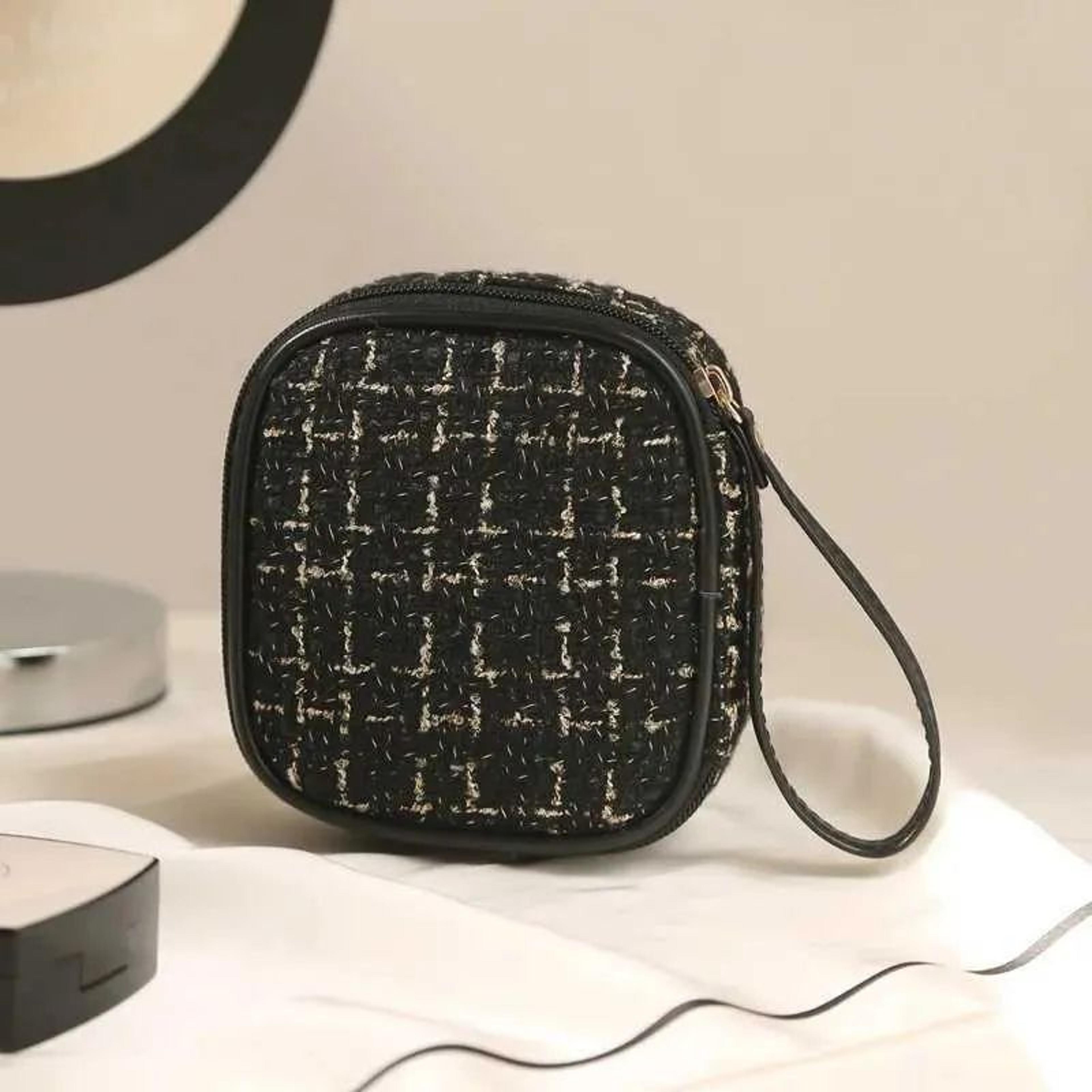 portable quilted mini cosmetic bag with aluminum frame and zipper closure