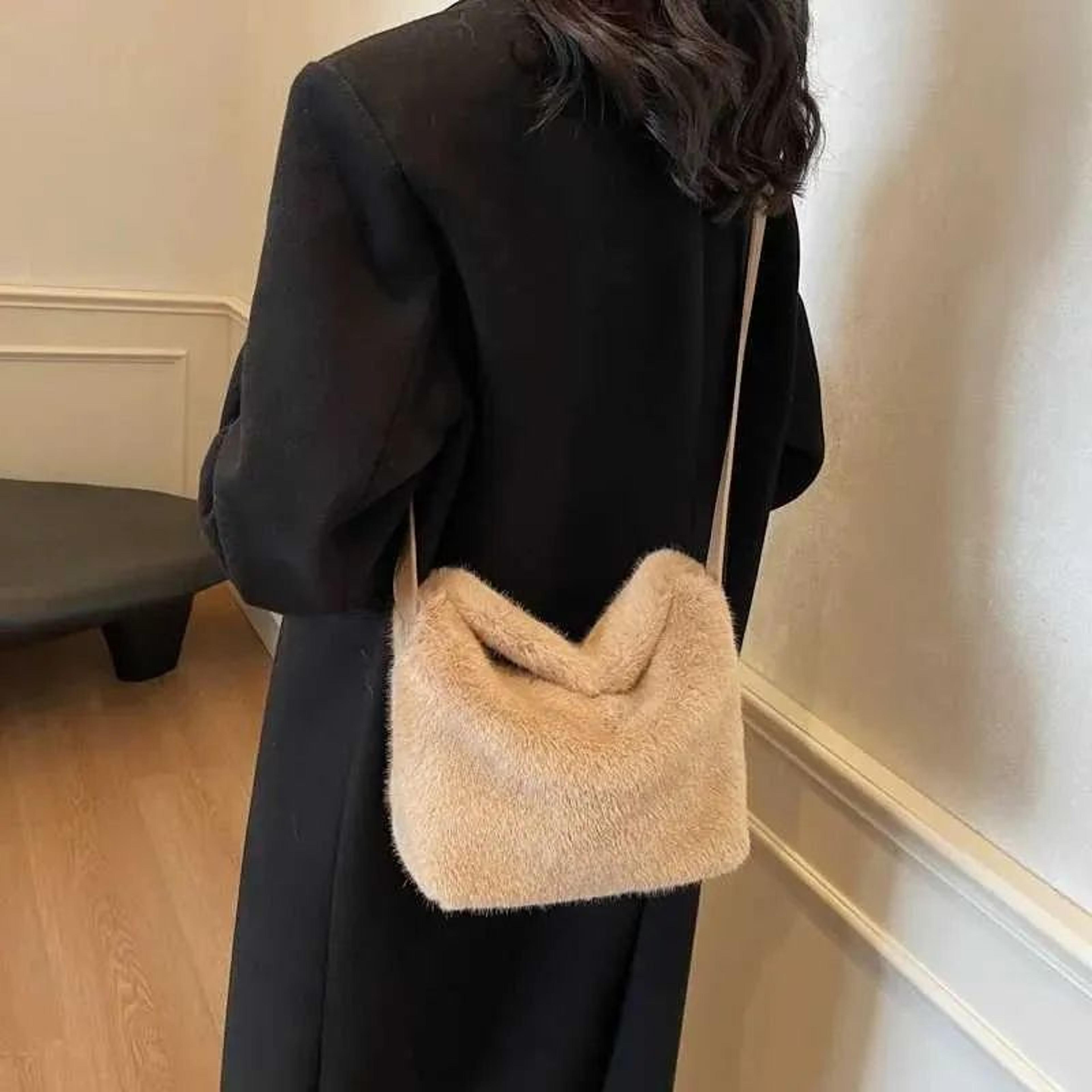 Women Plush Bucket Bag Fashionable Fall And Winter Messenger Handbag 5