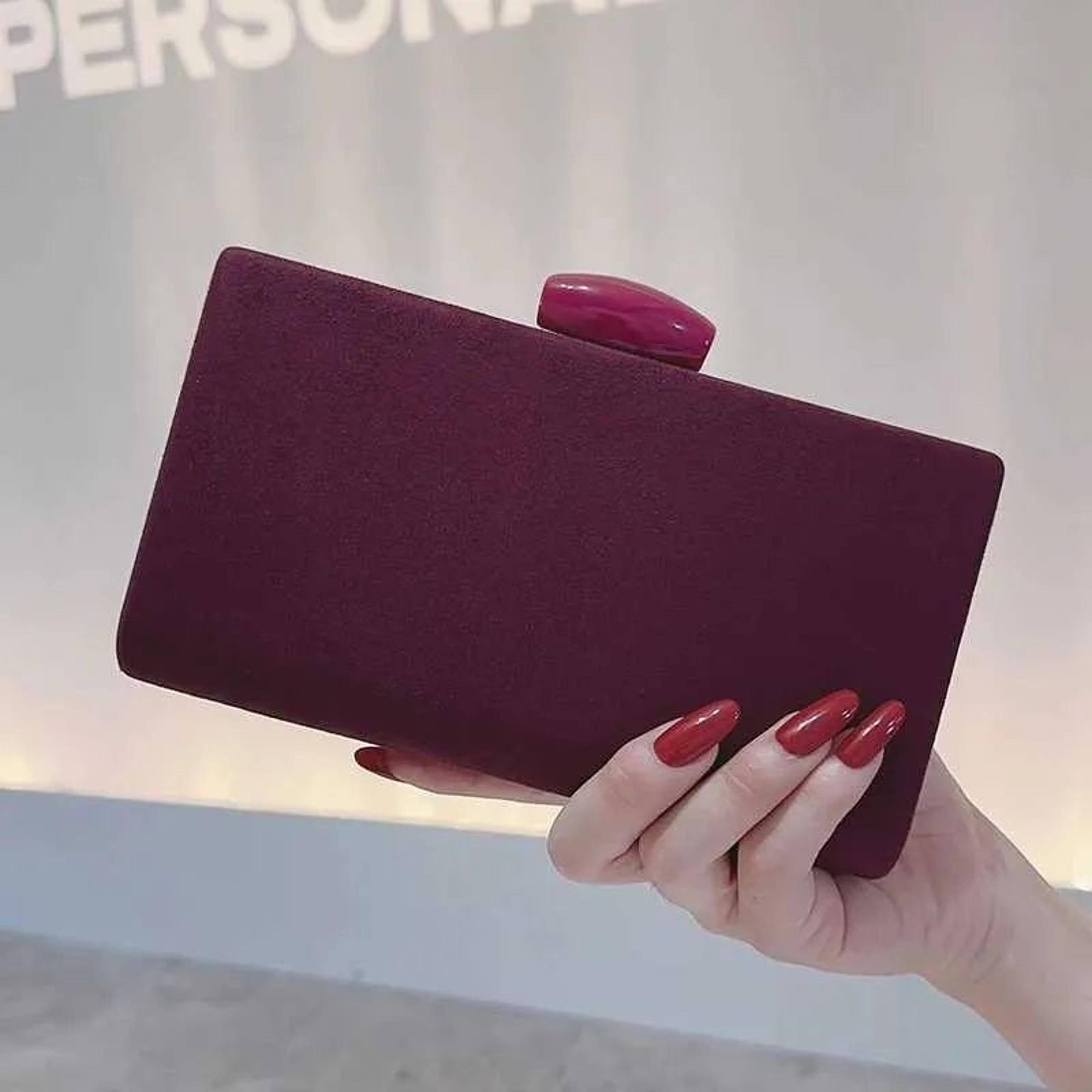 luxury velvet clutch bag with metal chain and pu frame for evening events