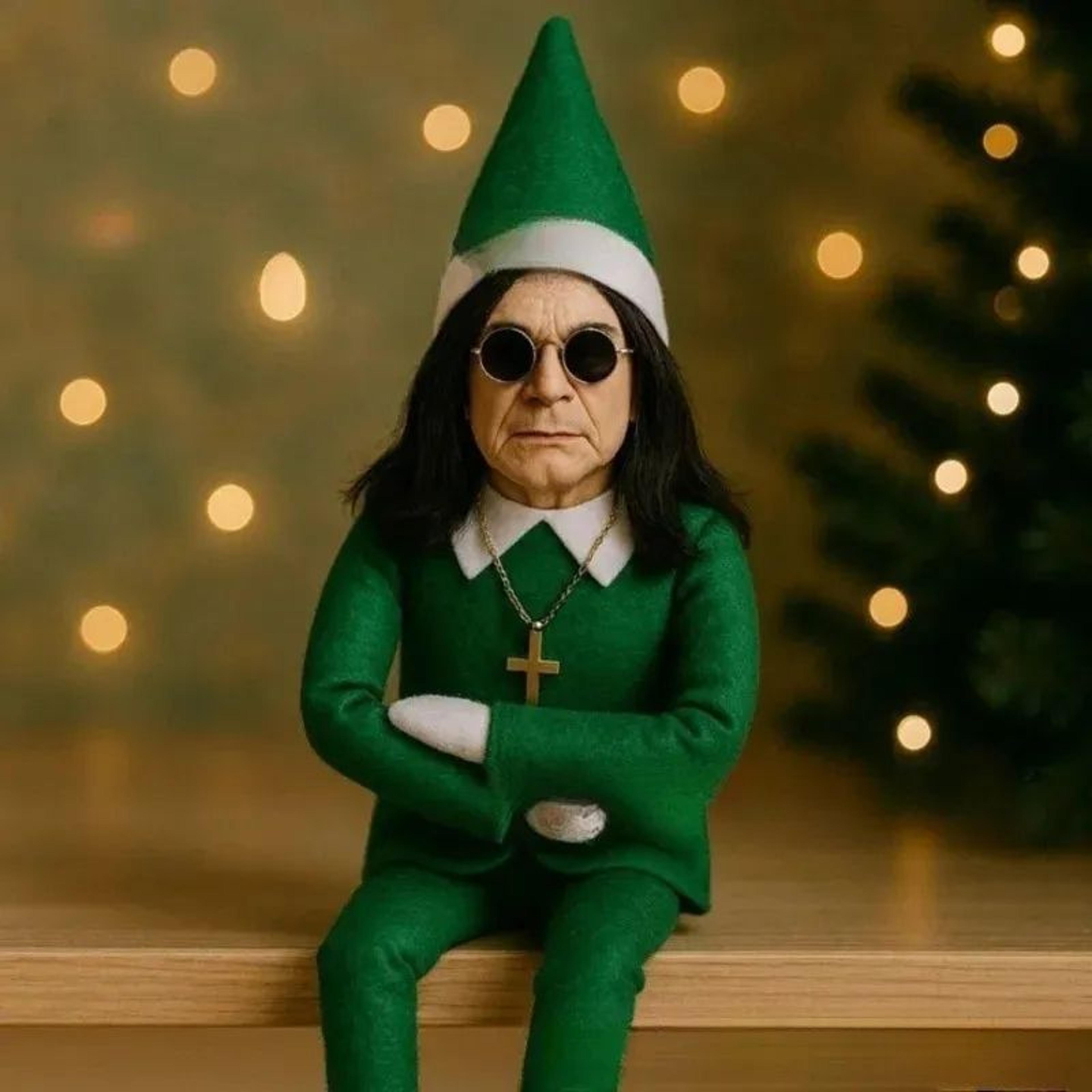Christmas Elf Resin Figurine With Classic Sitting Pose For Holiday Tabletop Decor 2