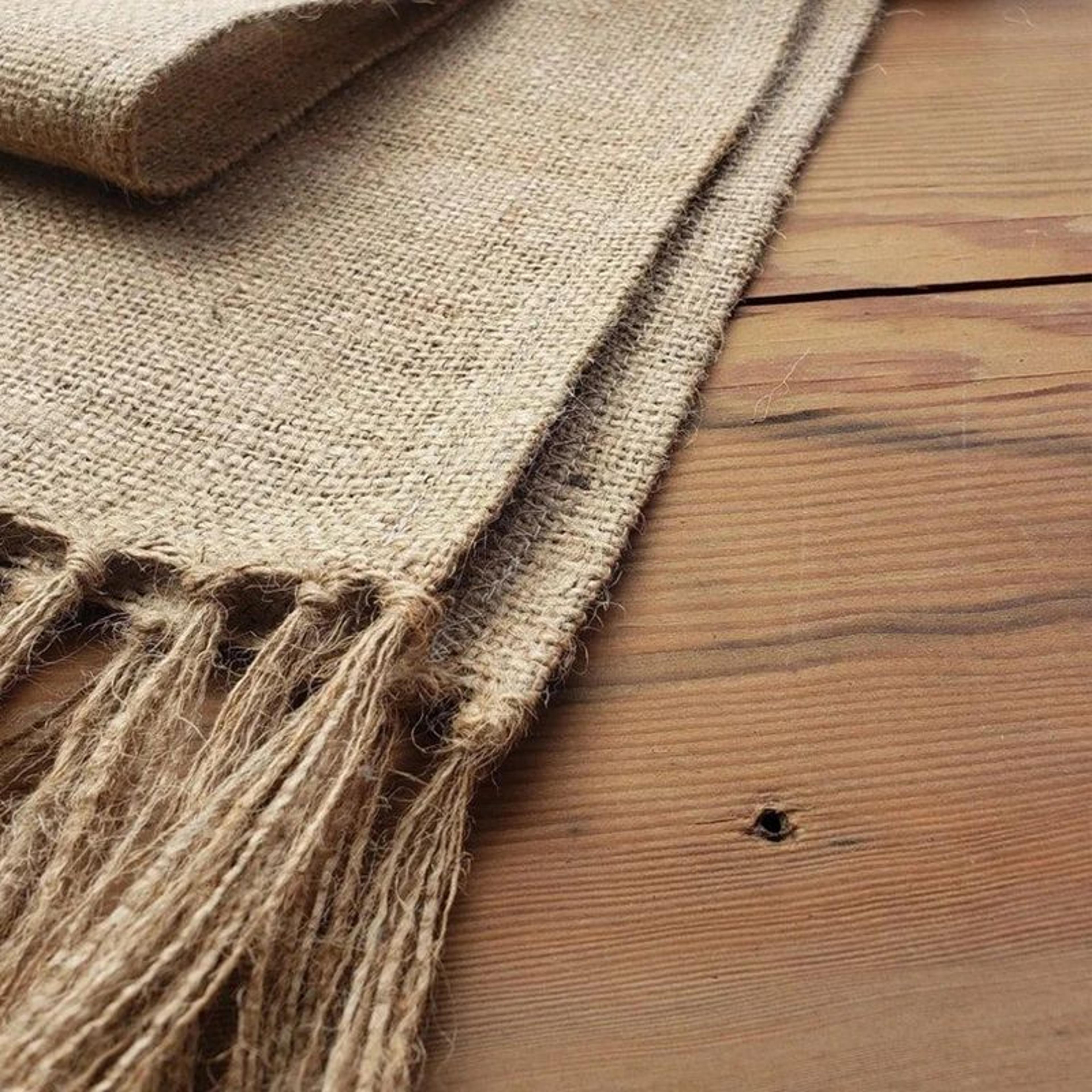 Natural Jute Table Runner With Tassels  Rustic Farmhouse Christmas  Wedding Table Decor 1