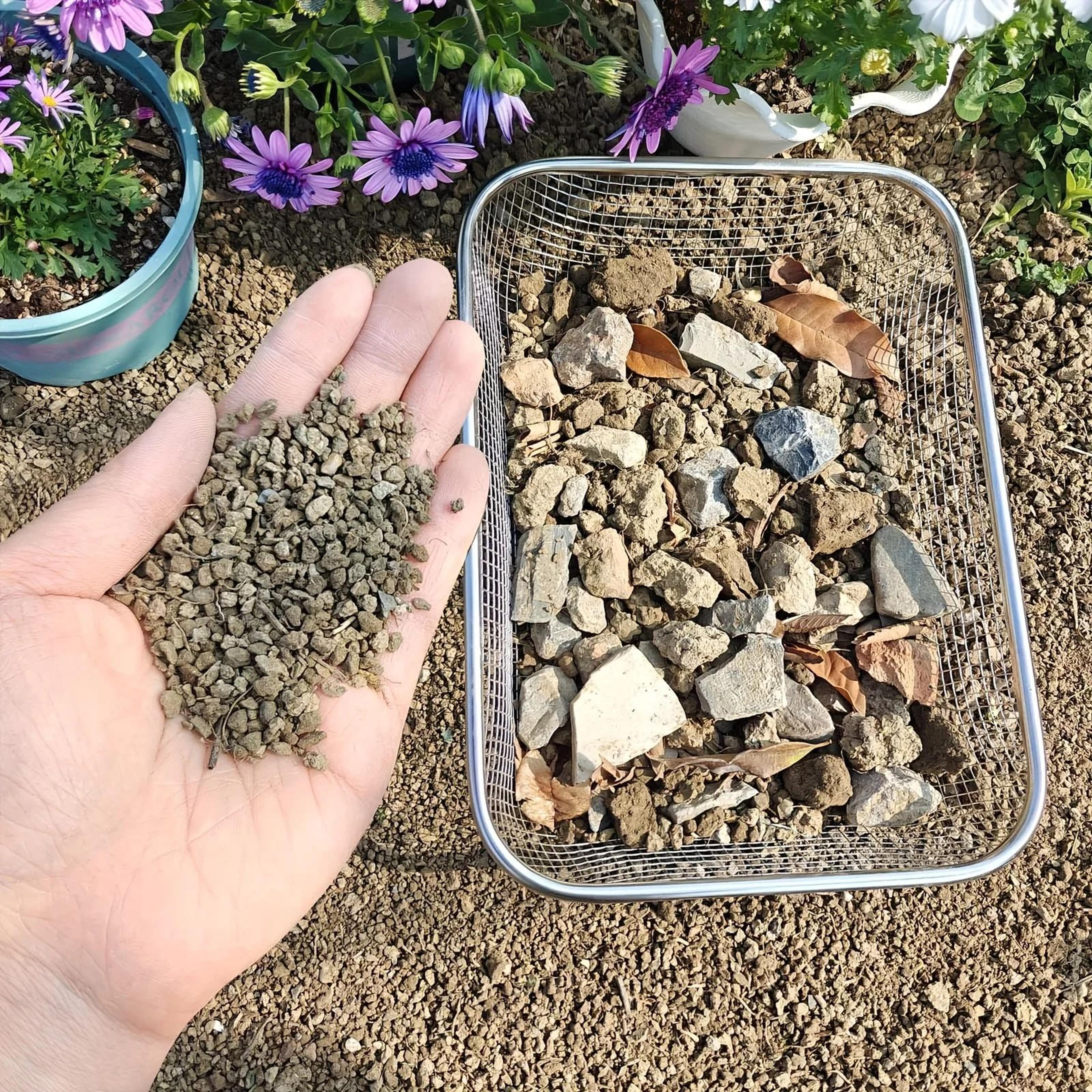 Stainless Steel Soil Sifter  HeavyDuty Mesh Garden Sieve For Compost Sand Rocks  Potting Soil Scree 1