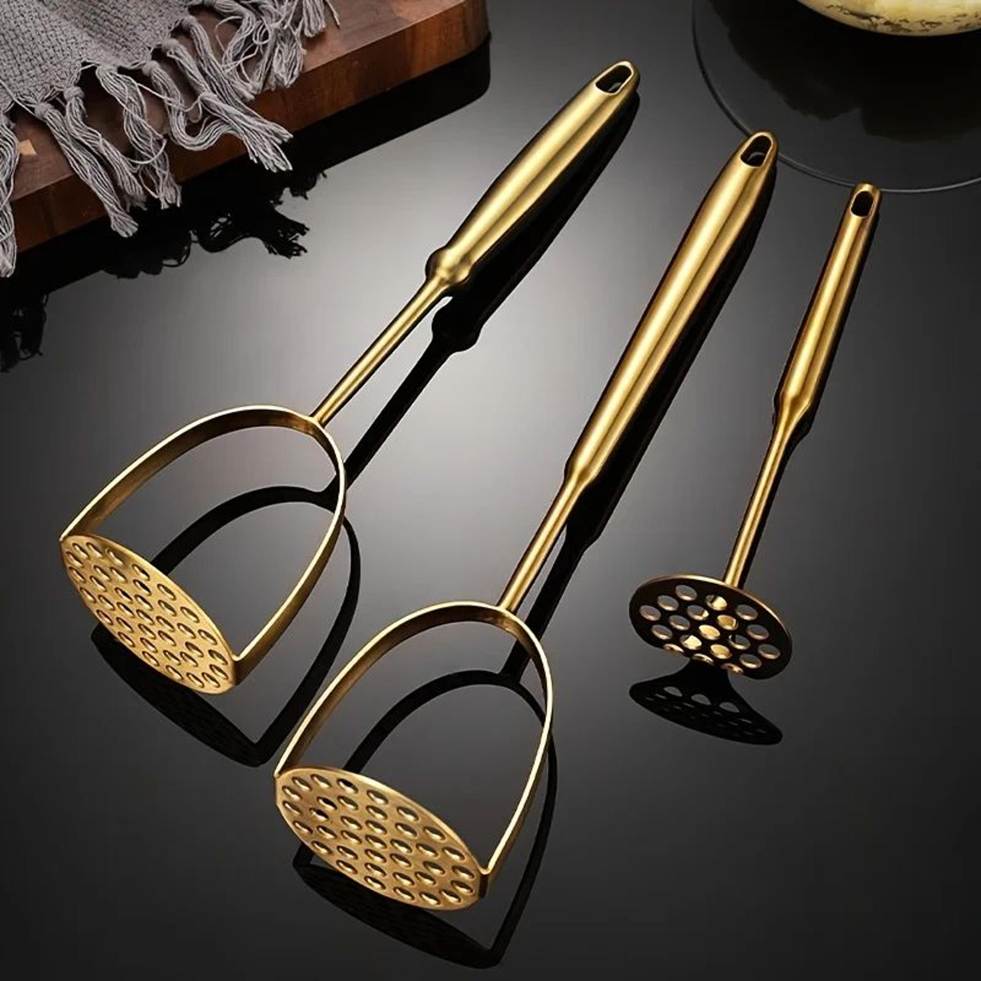 stainless steel potato masher – handheld fine grid food crusher for potatoes, garlic, and pumpkin purees, kitchen prep