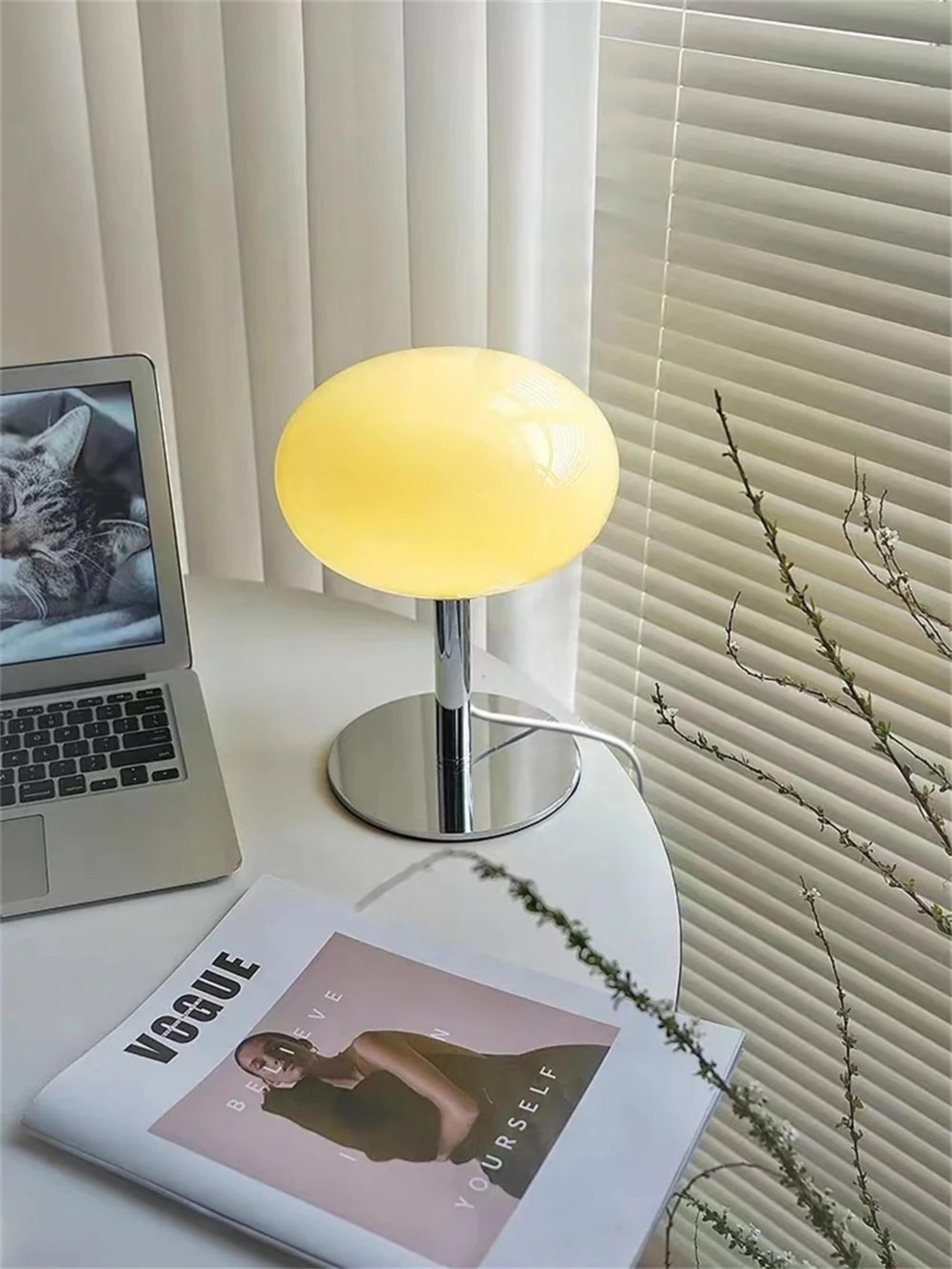 Medieval Cream Glass Lollipop Table Lamp 7