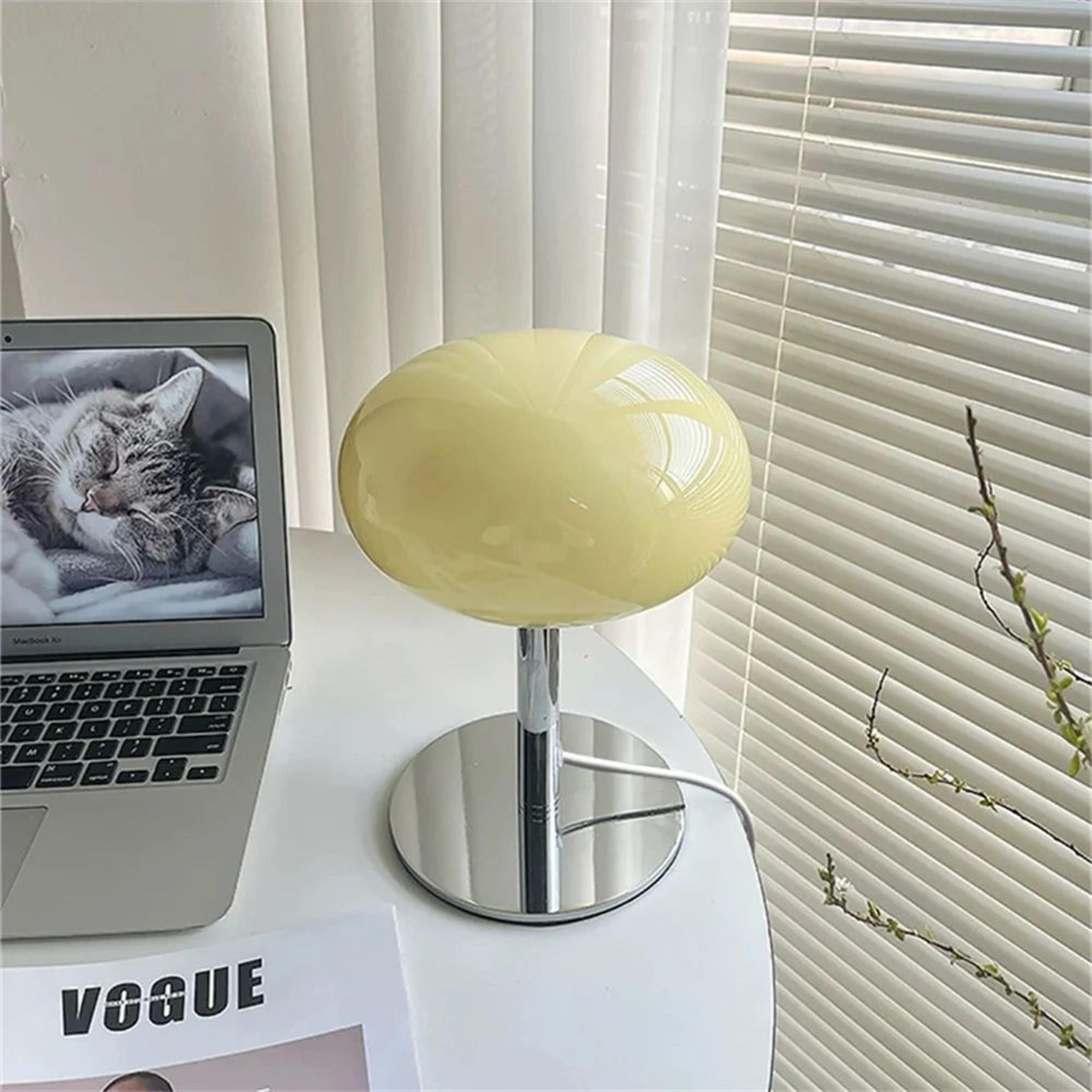 Medieval Cream Glass Lollipop Table Lamp 8