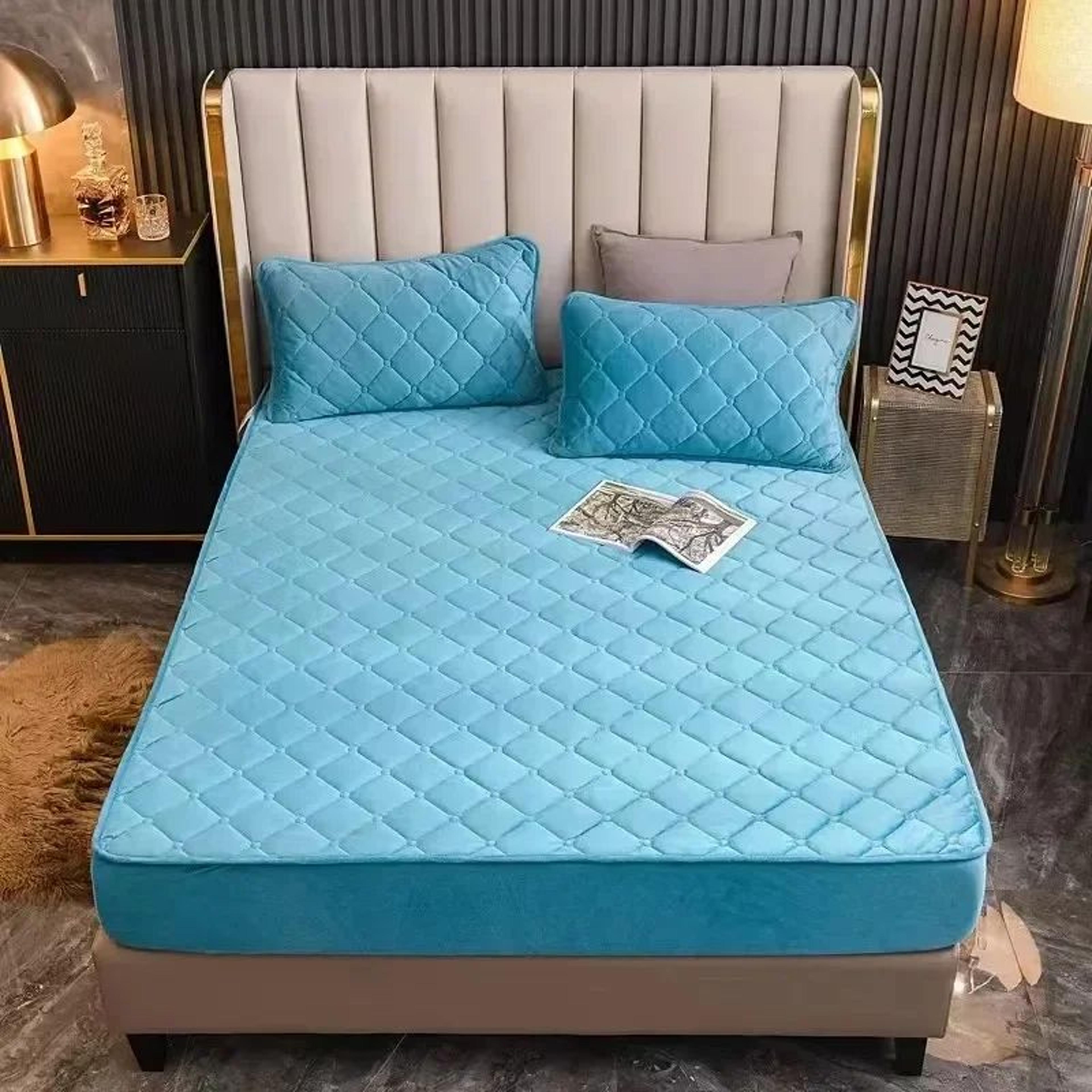 Plush Thickened Crystal Velvet Quilted Mattress Cover 15