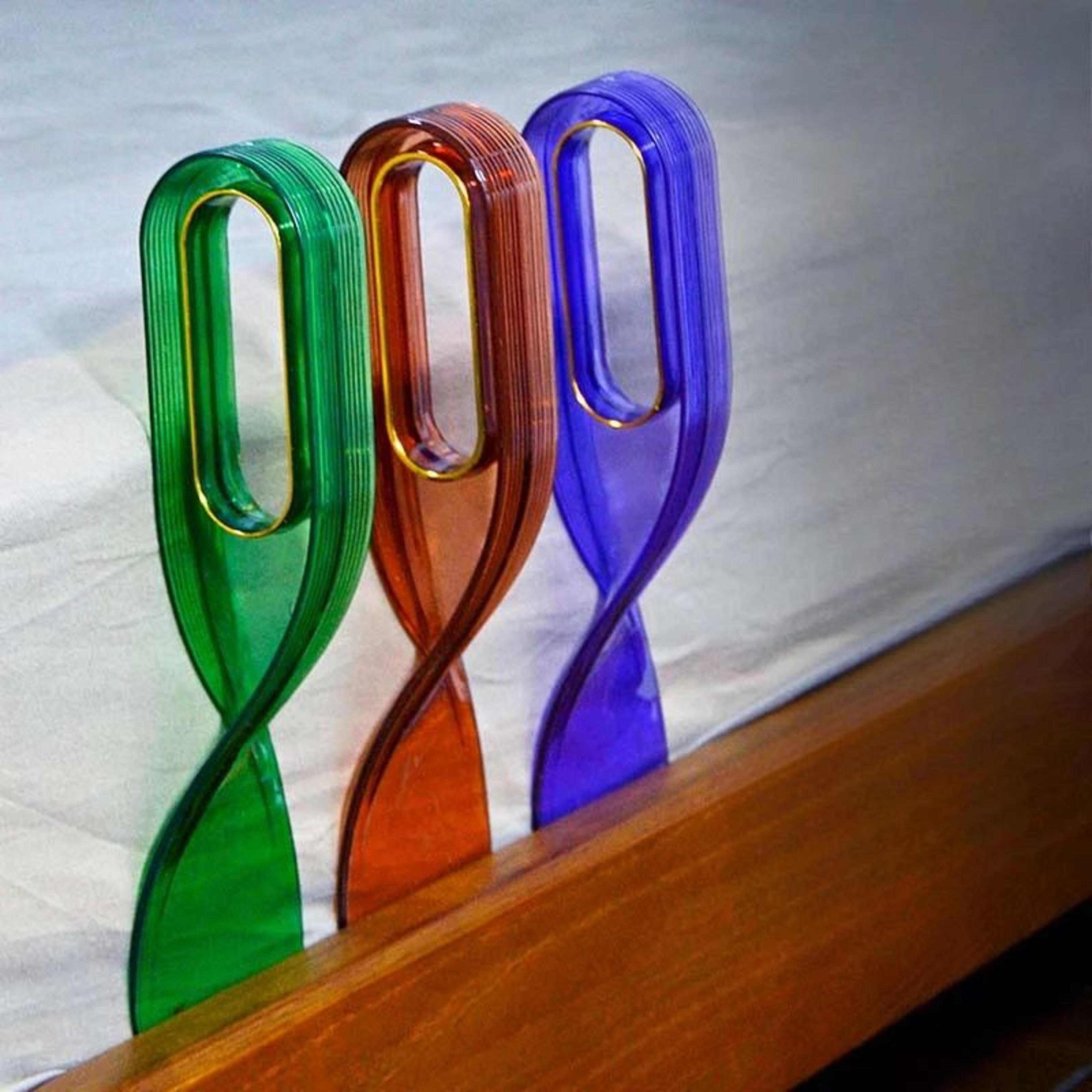 bed lifter tool mattress helper with lint remover