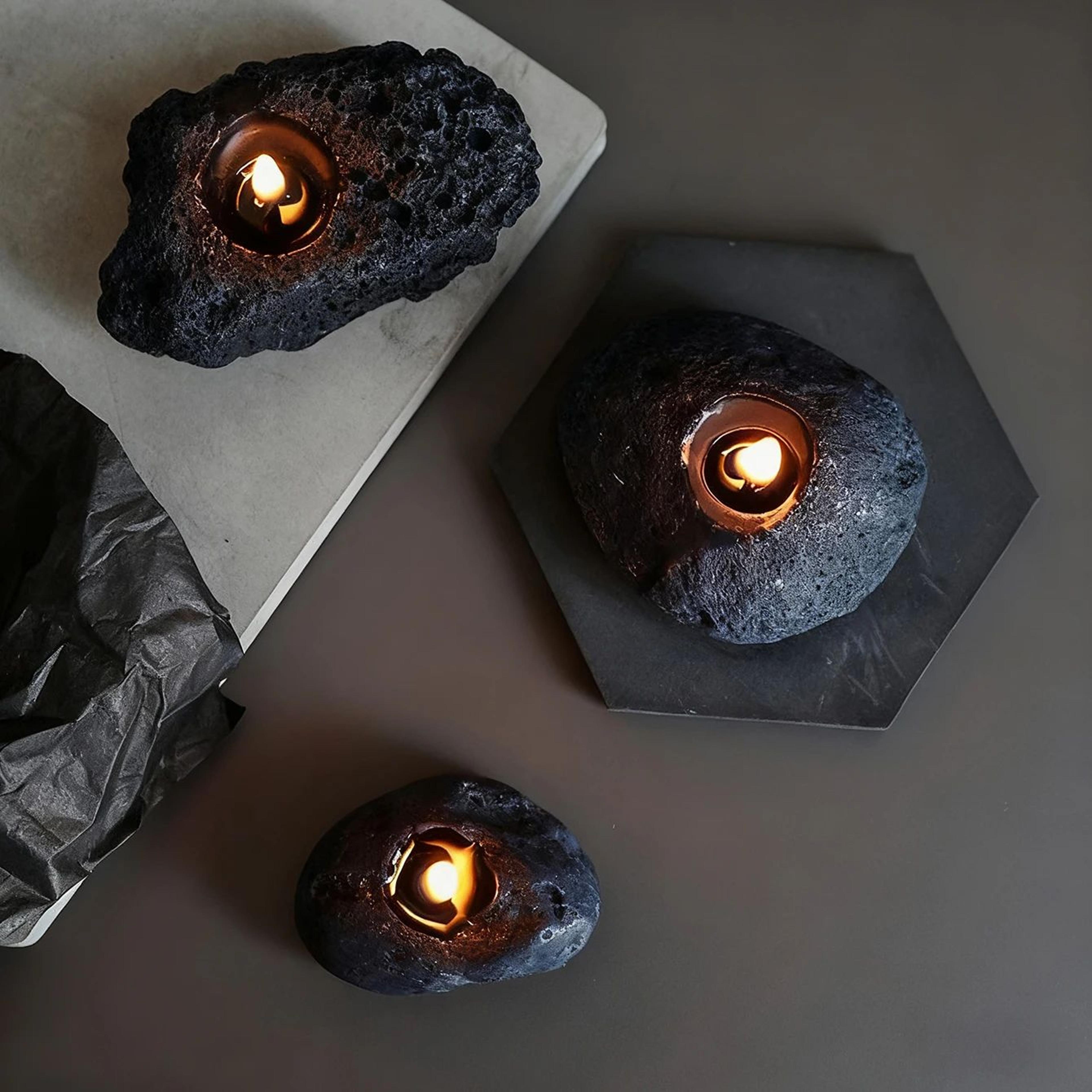 Handmade Meteorite Scented Candle With Oriental Woody Fragrance 1