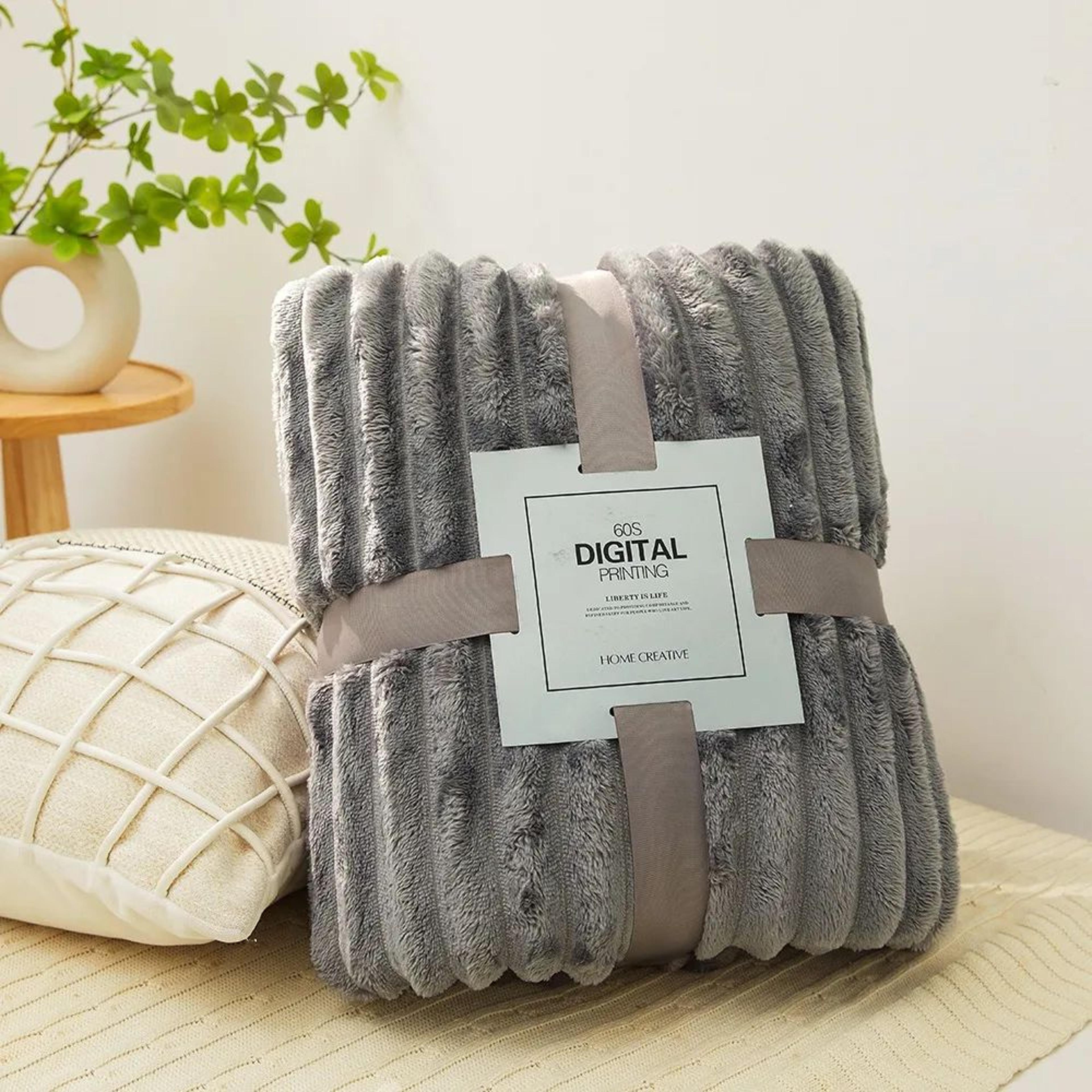 Ultra Soft Double Sided Fleece Warm Throw Blanket 10