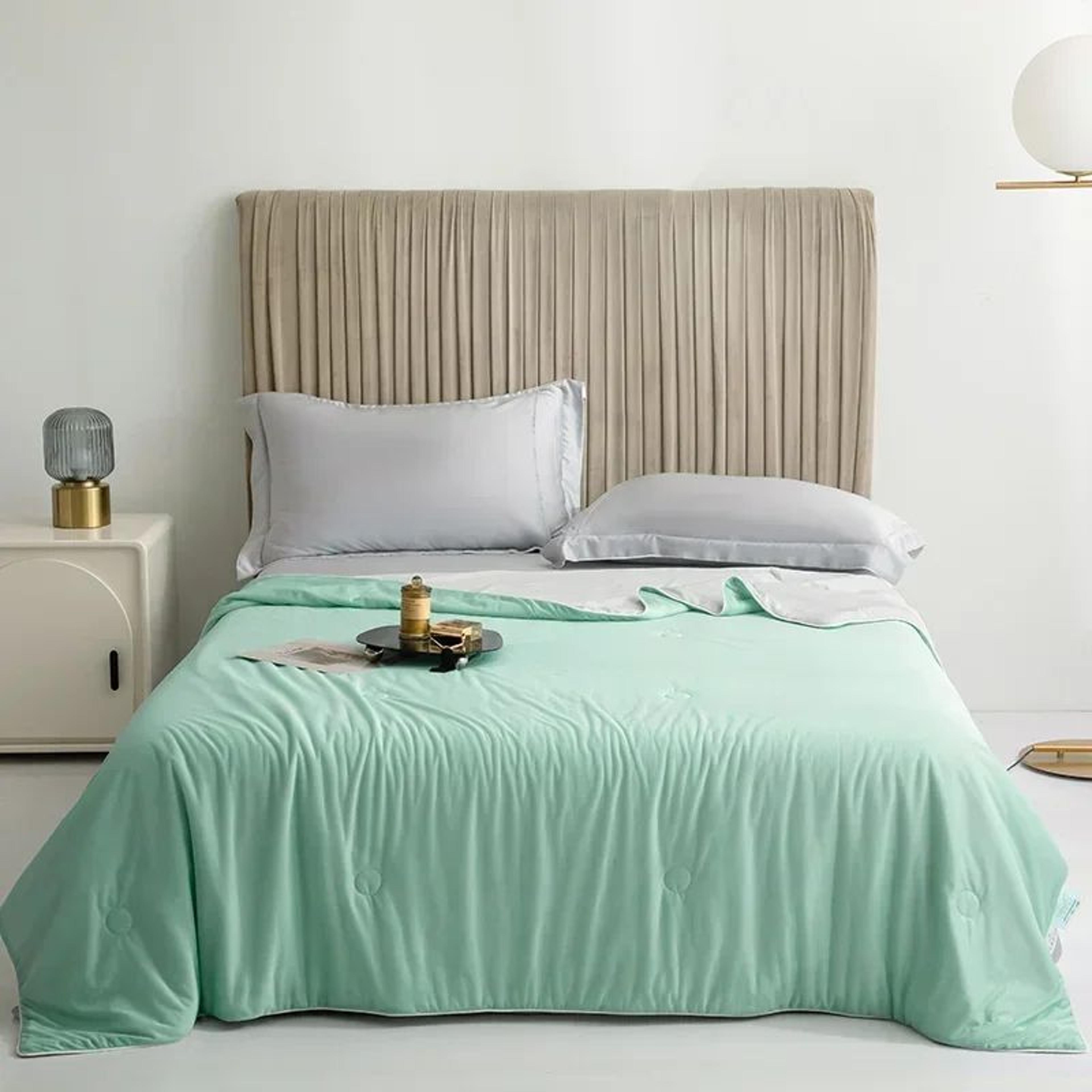Ice Silk Lightweight Summer Cooling Comforter Blanket 10