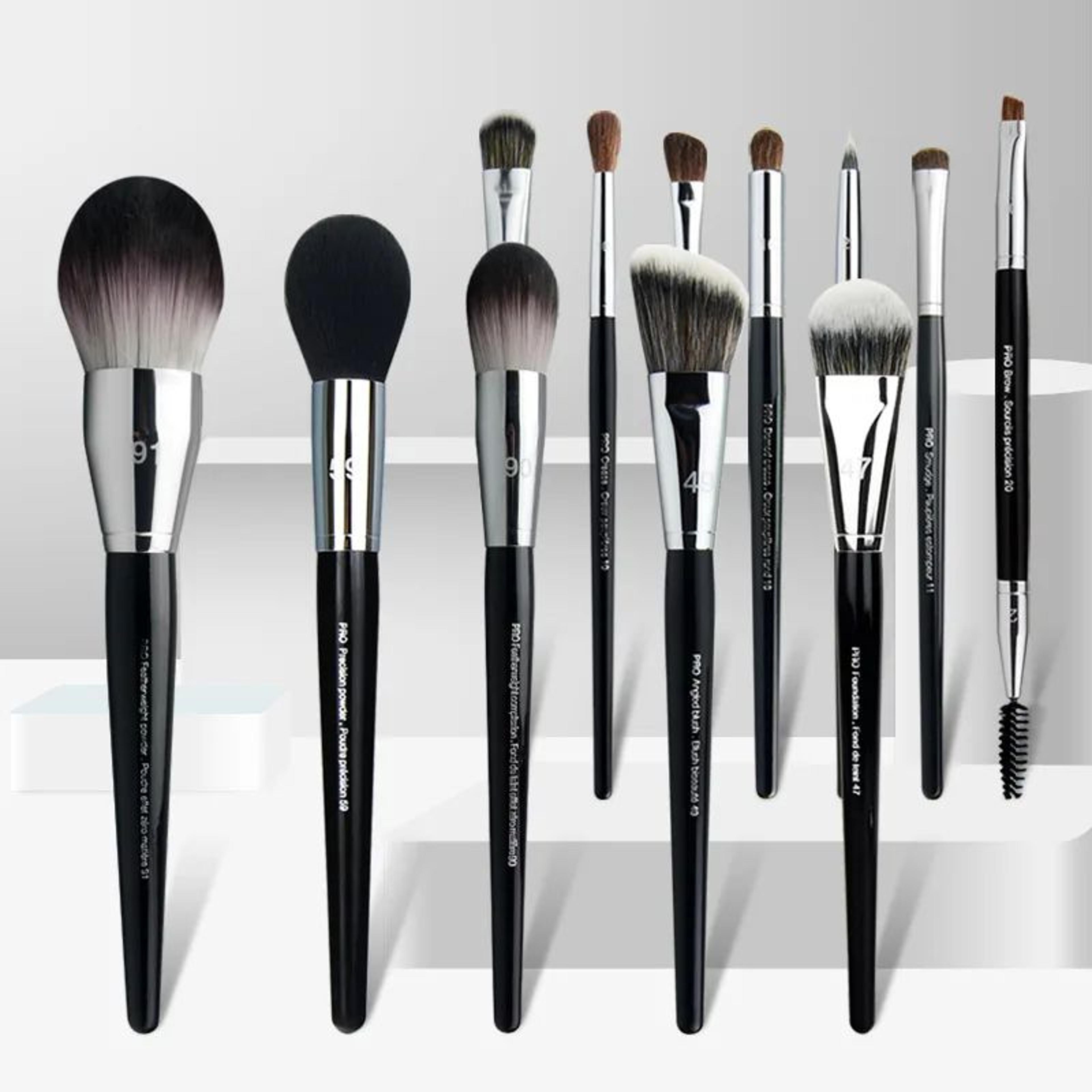 professional makeup brush set for foundation, concealer and eyeshadow