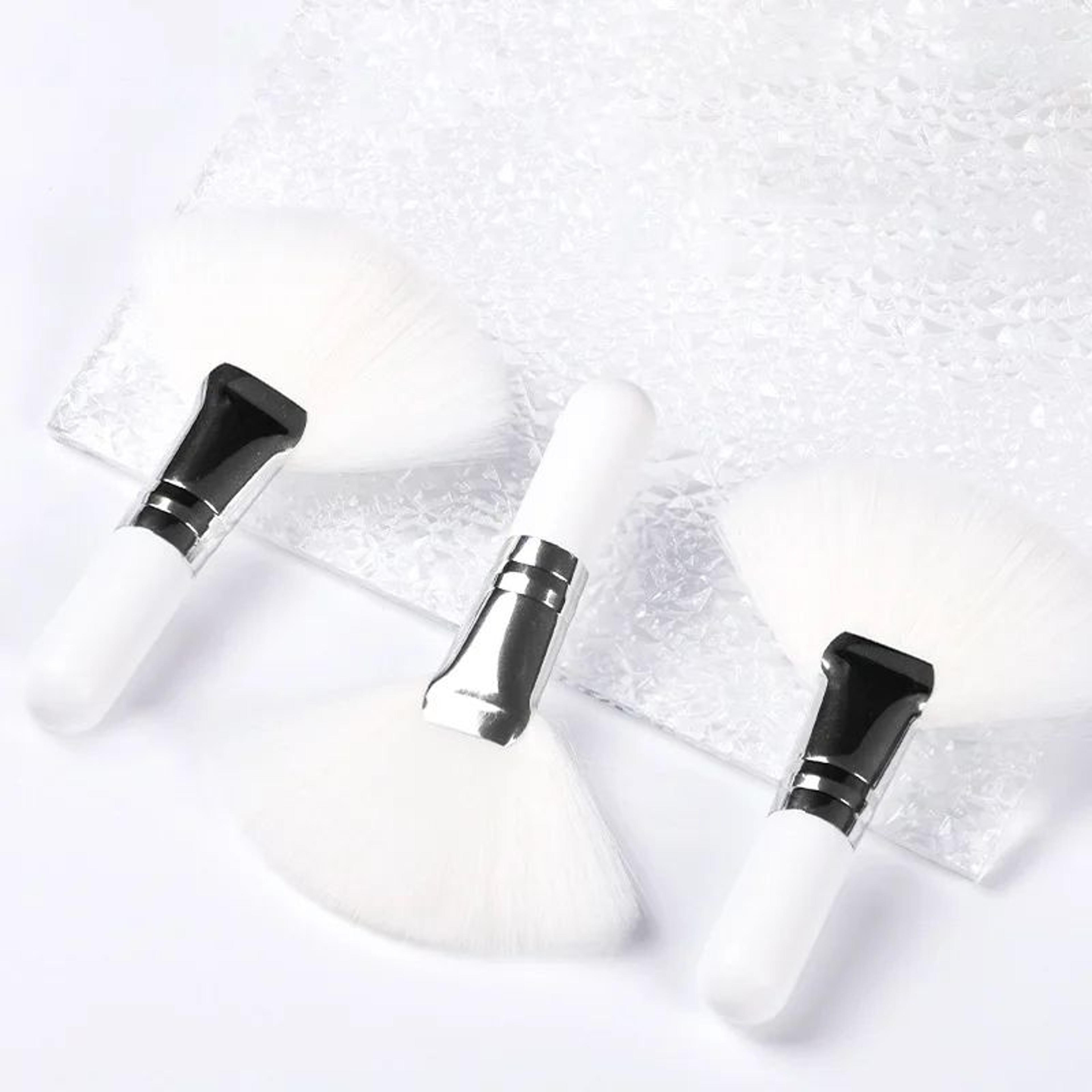 Precision Glow Mini Fan Makeup Brush For Highlighter Blush  Powder 2