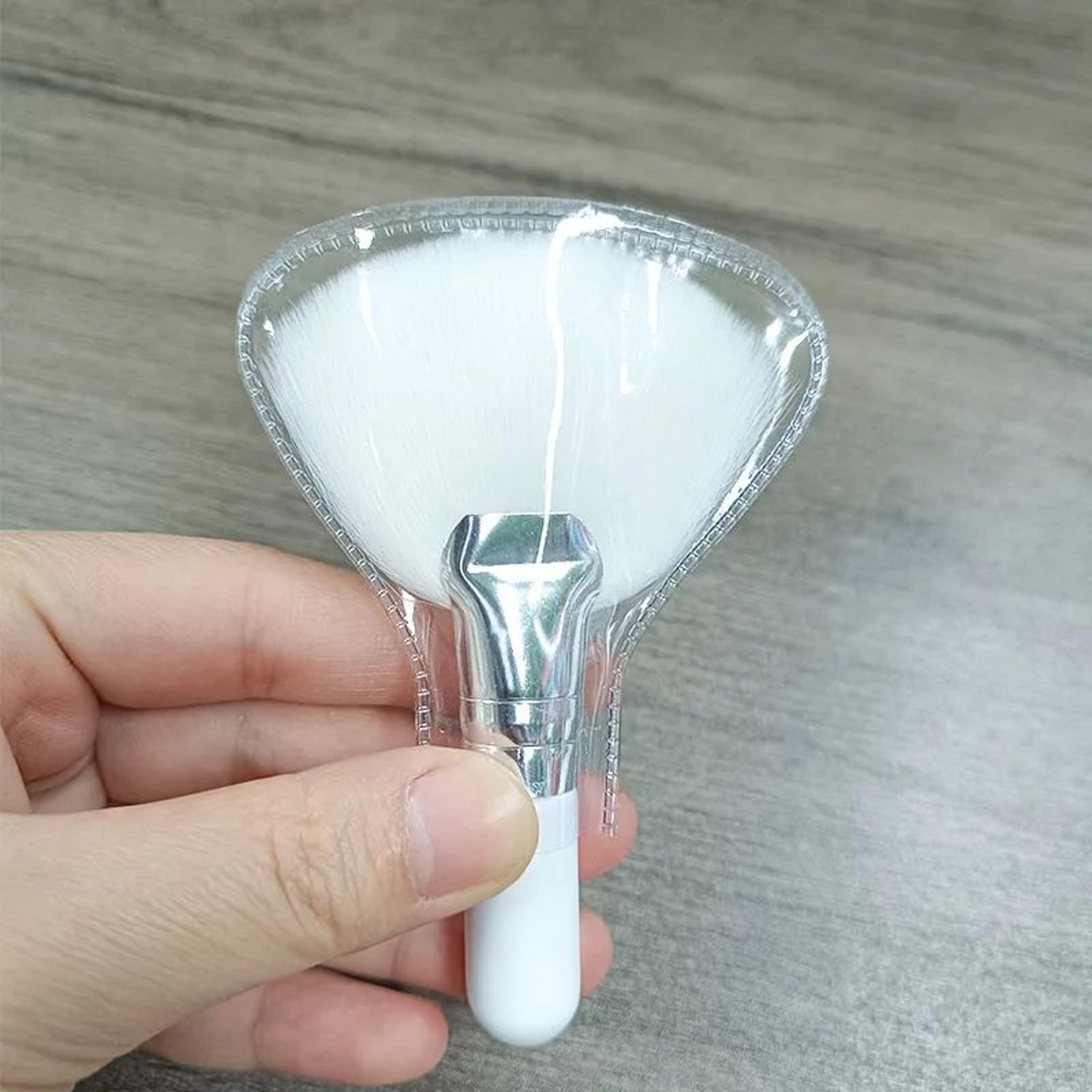 Precision Glow Mini Fan Makeup Brush For Highlighter Blush  Powder 4