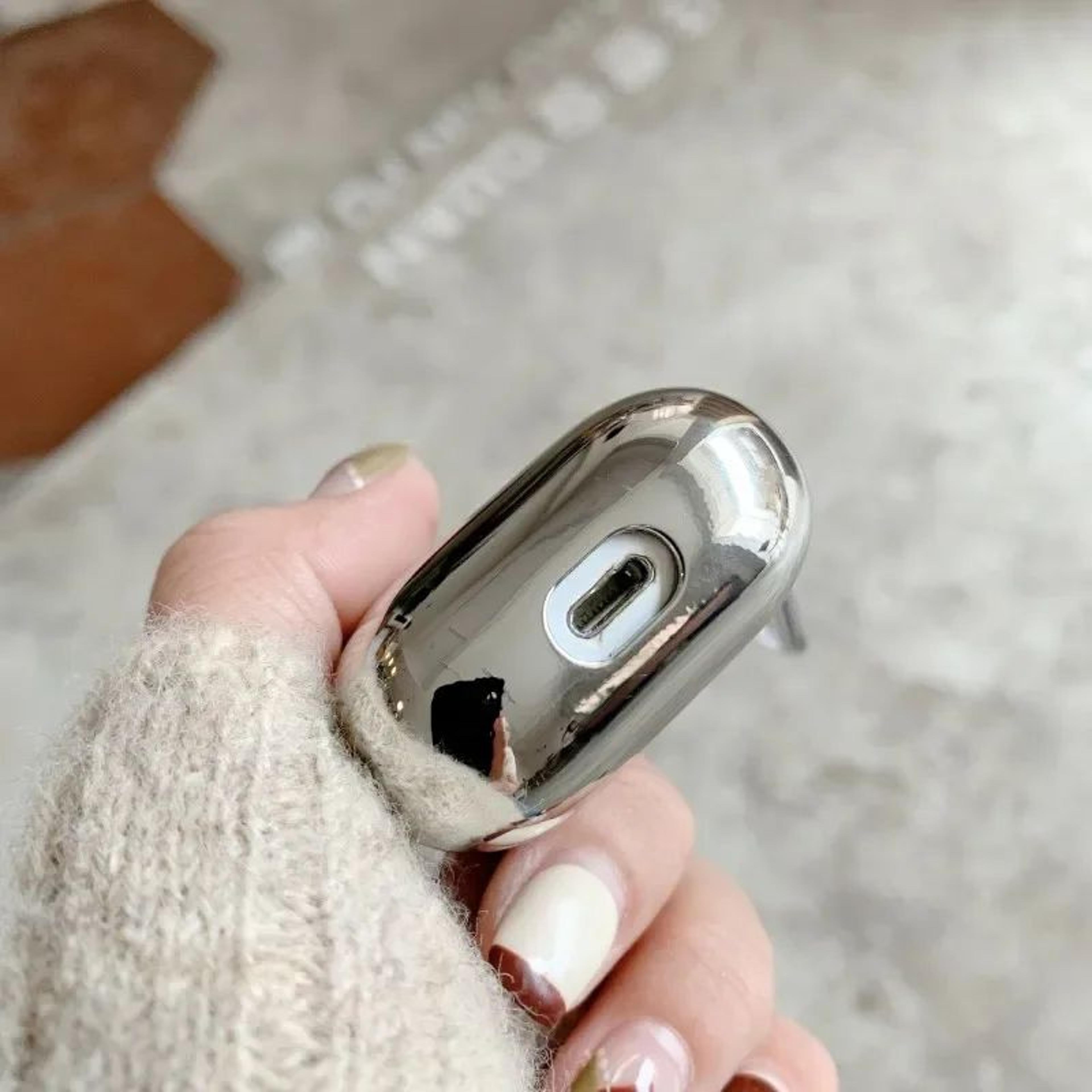 MirrorShield Electroplated Silver AirPods Protective Case With Hook 4