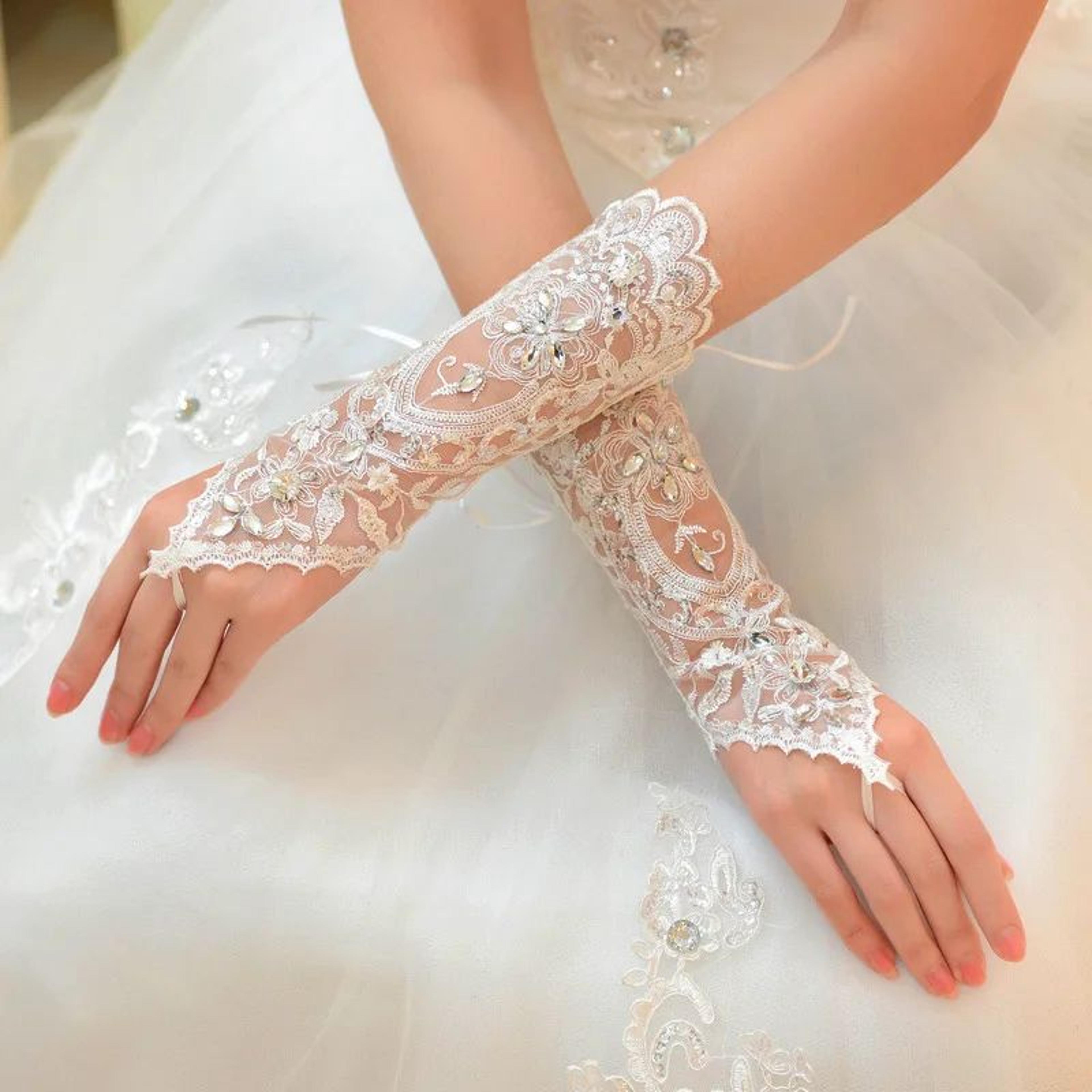 Elegant Crystal Sequin Bridal Fingerless Lace Gloves For Weddings 1