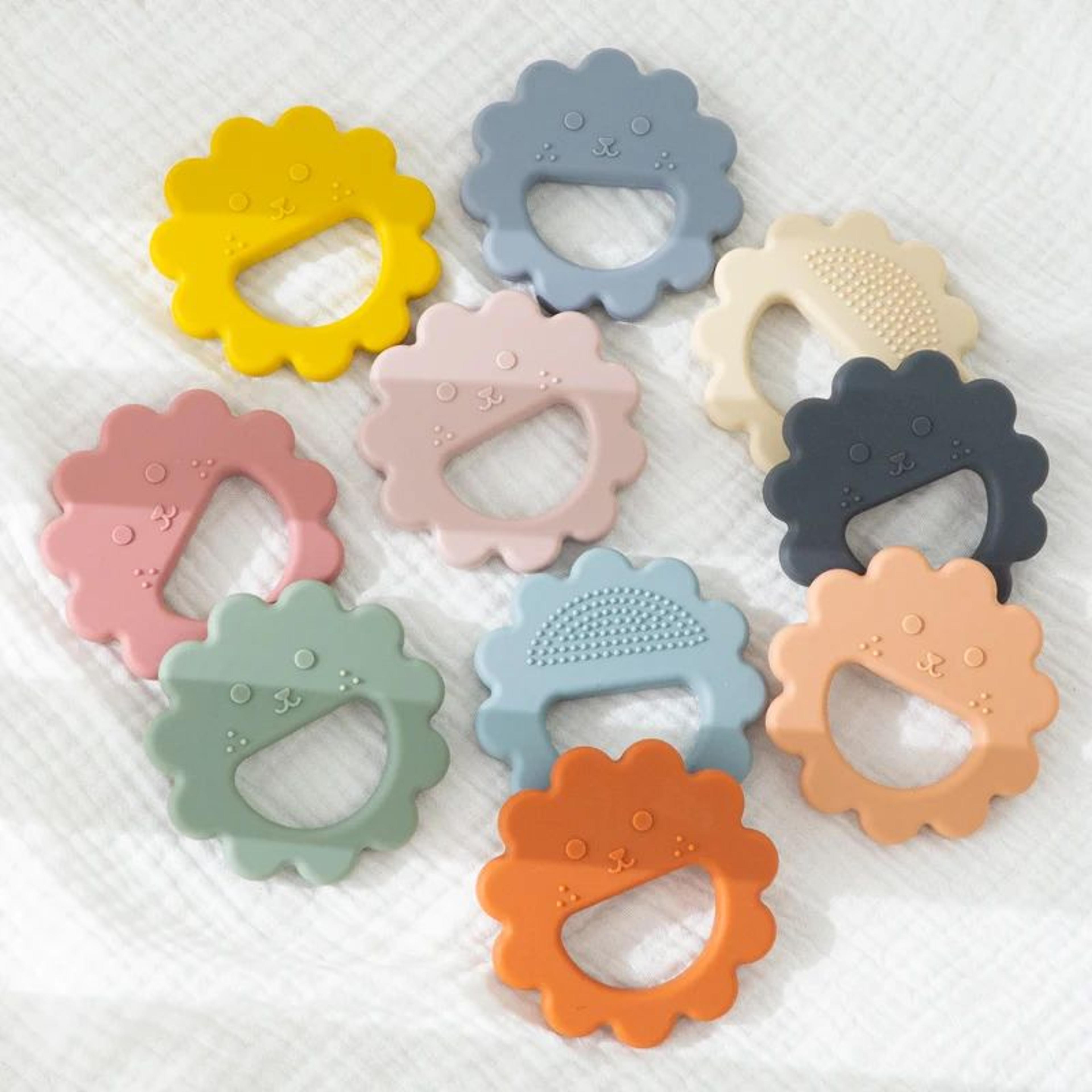 Cute Flower Silicone Baby Teether Toy  Safe Molar Chew  Thumb Sucking Deterrent 1