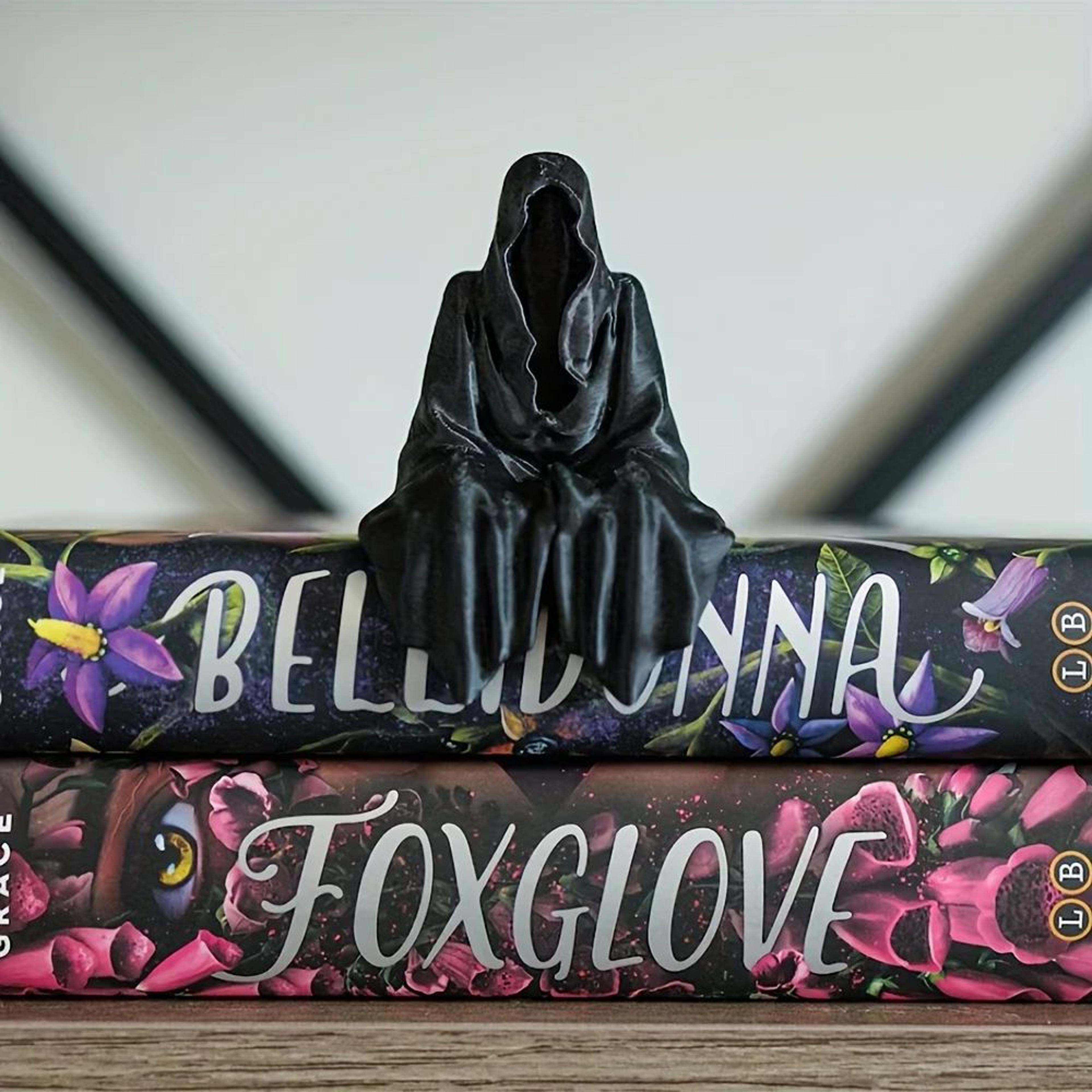 Mystic Veil Hooded Cloaked Statue For Gothic Home Decor 1