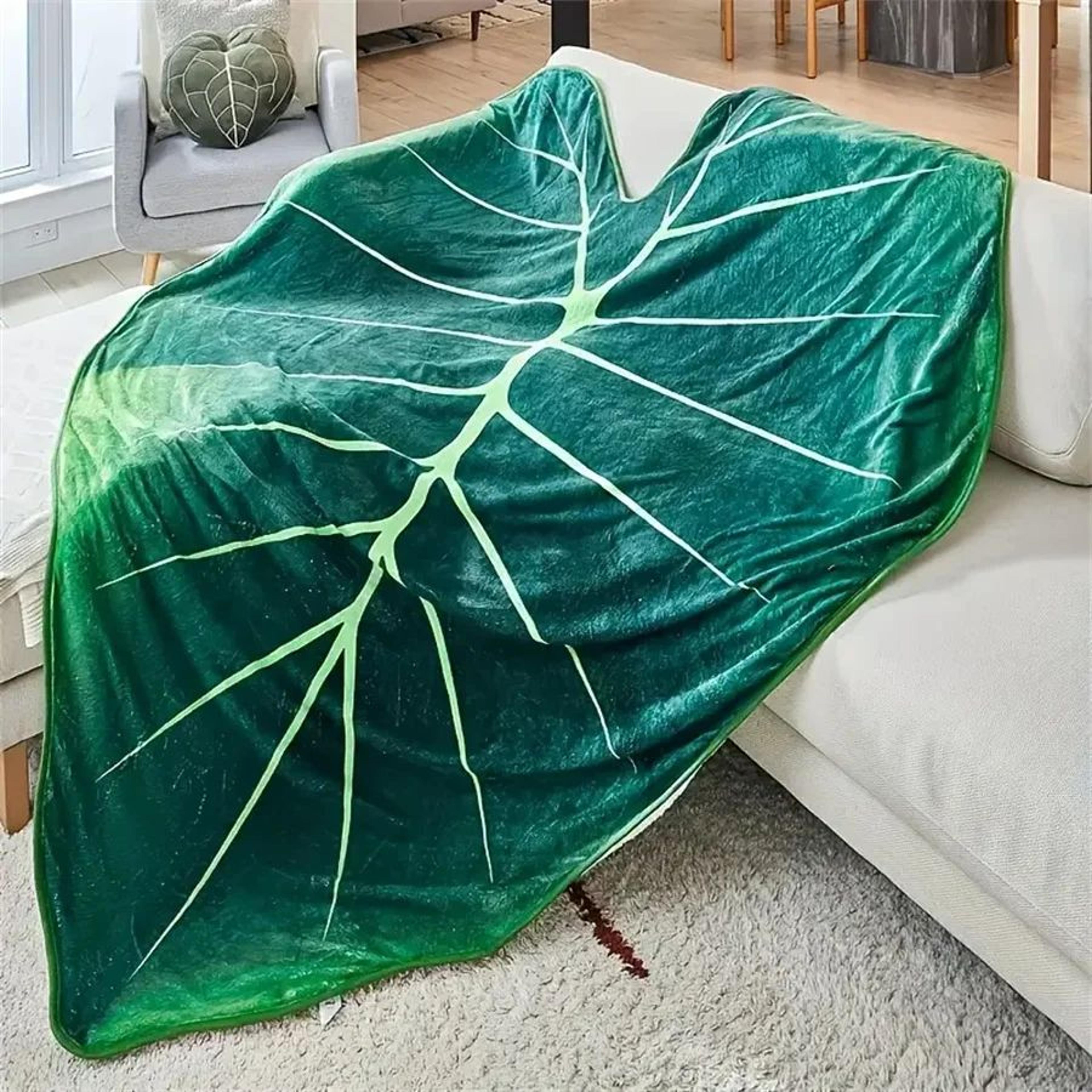 Whimsical Leaf Flannel Throw Blanket Soft AllSeason Couch And Travel Blanket 1