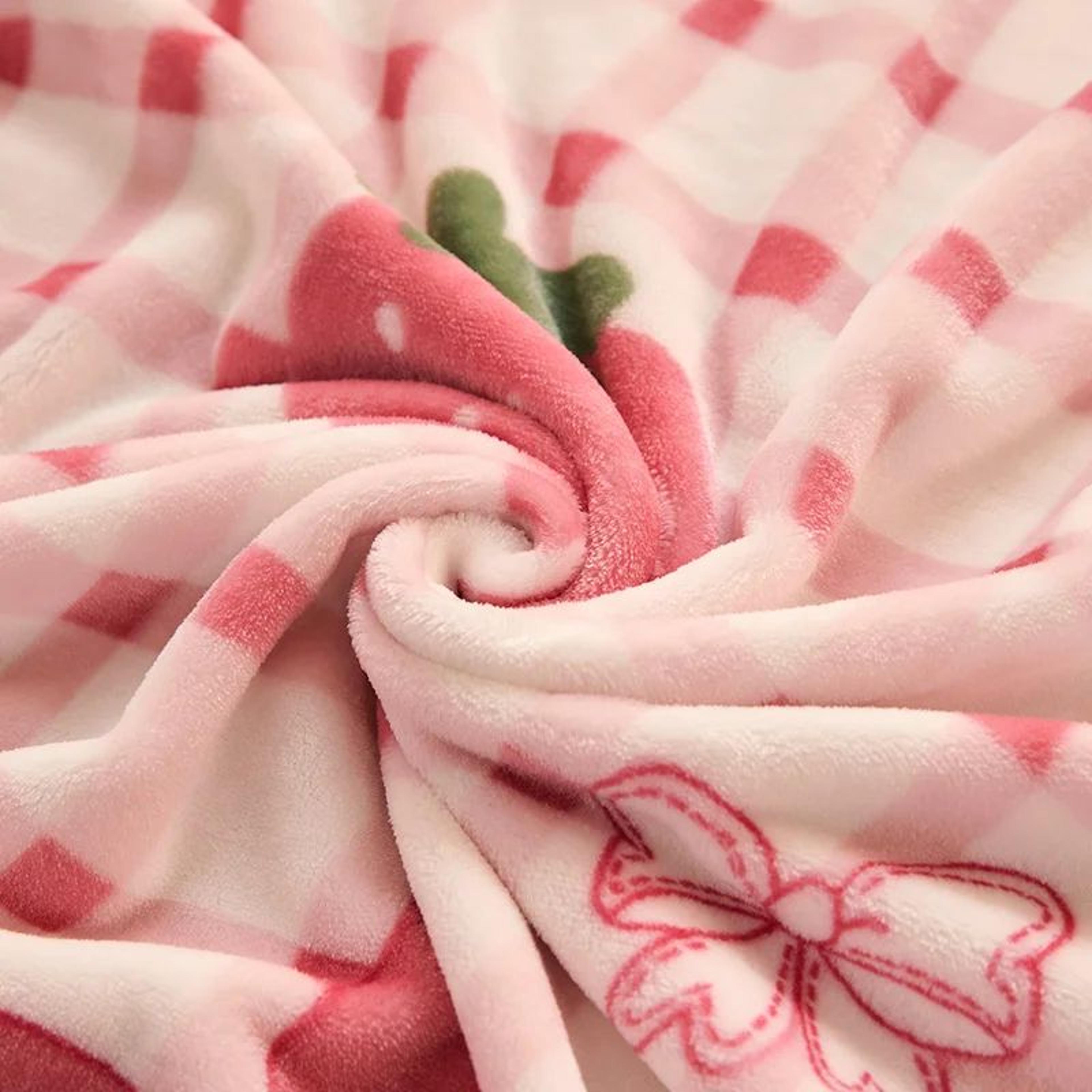 Cartoon Strawberry Flannel Fleece Blanket Soft Cozy Throw For Bed And Sofa 4