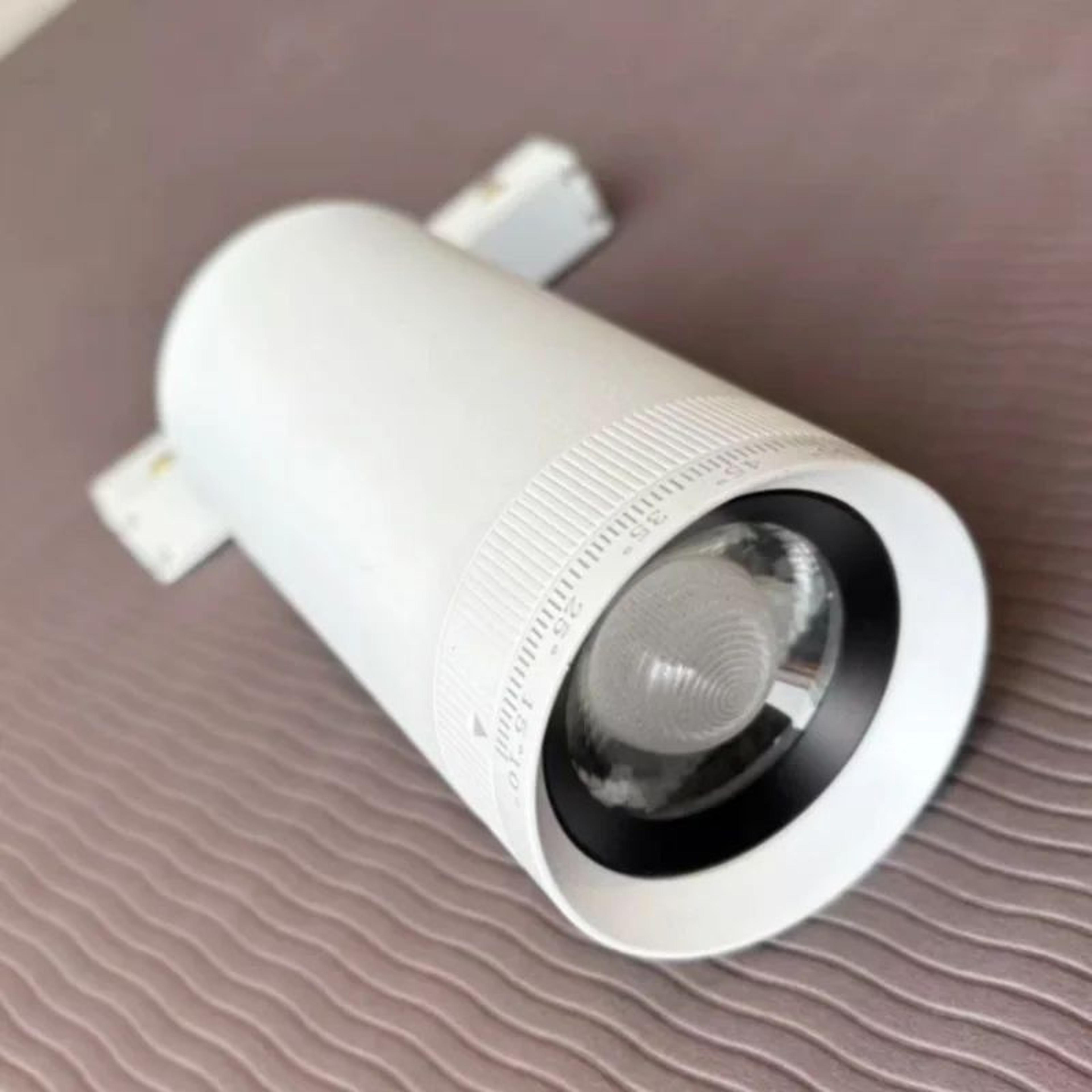 Adjustable Focus LED Spotlight With Rotating Head For Track And Surface Mounted Art Lighting 12
