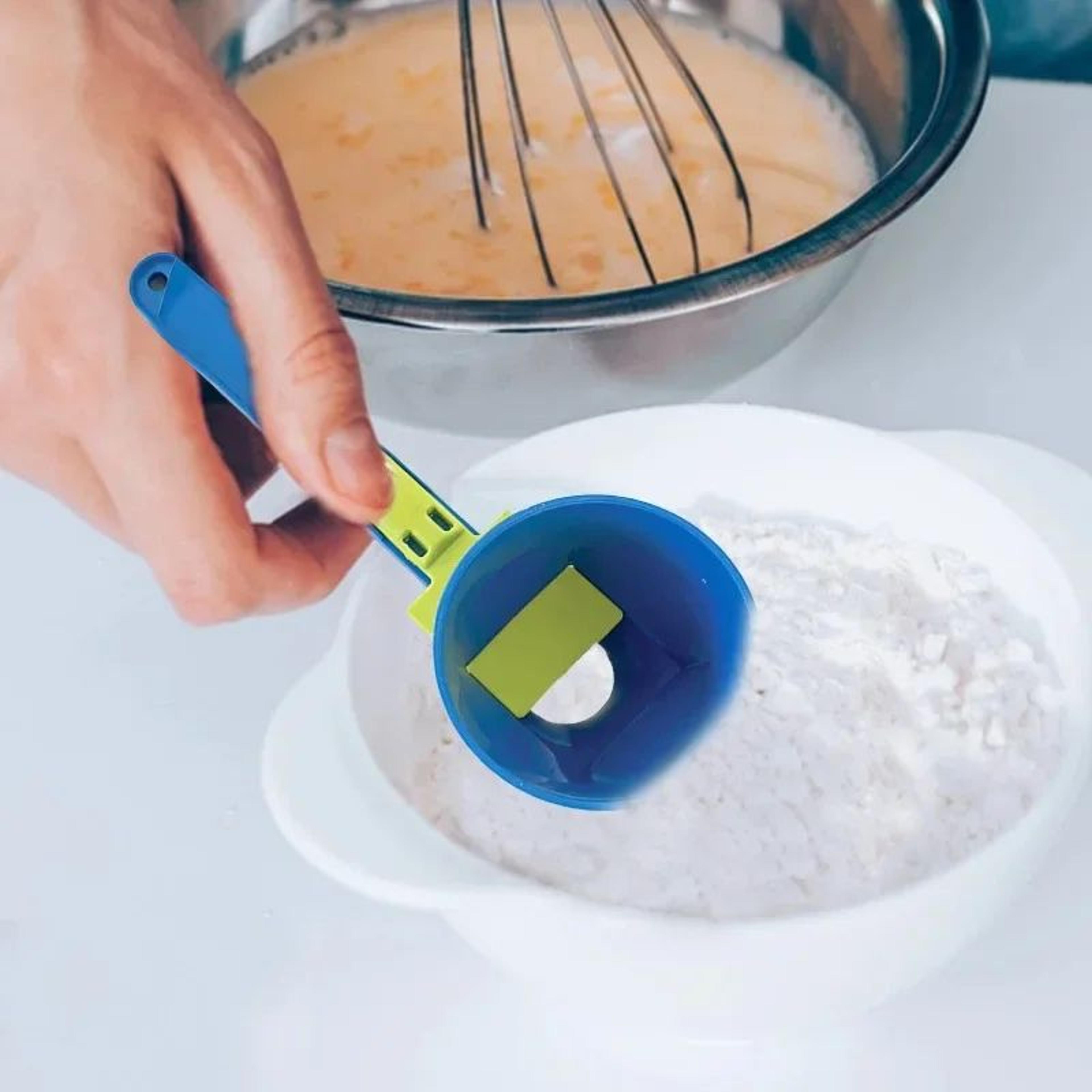 Mess Free Protein Powder Scoop With Sliding Funnel 2