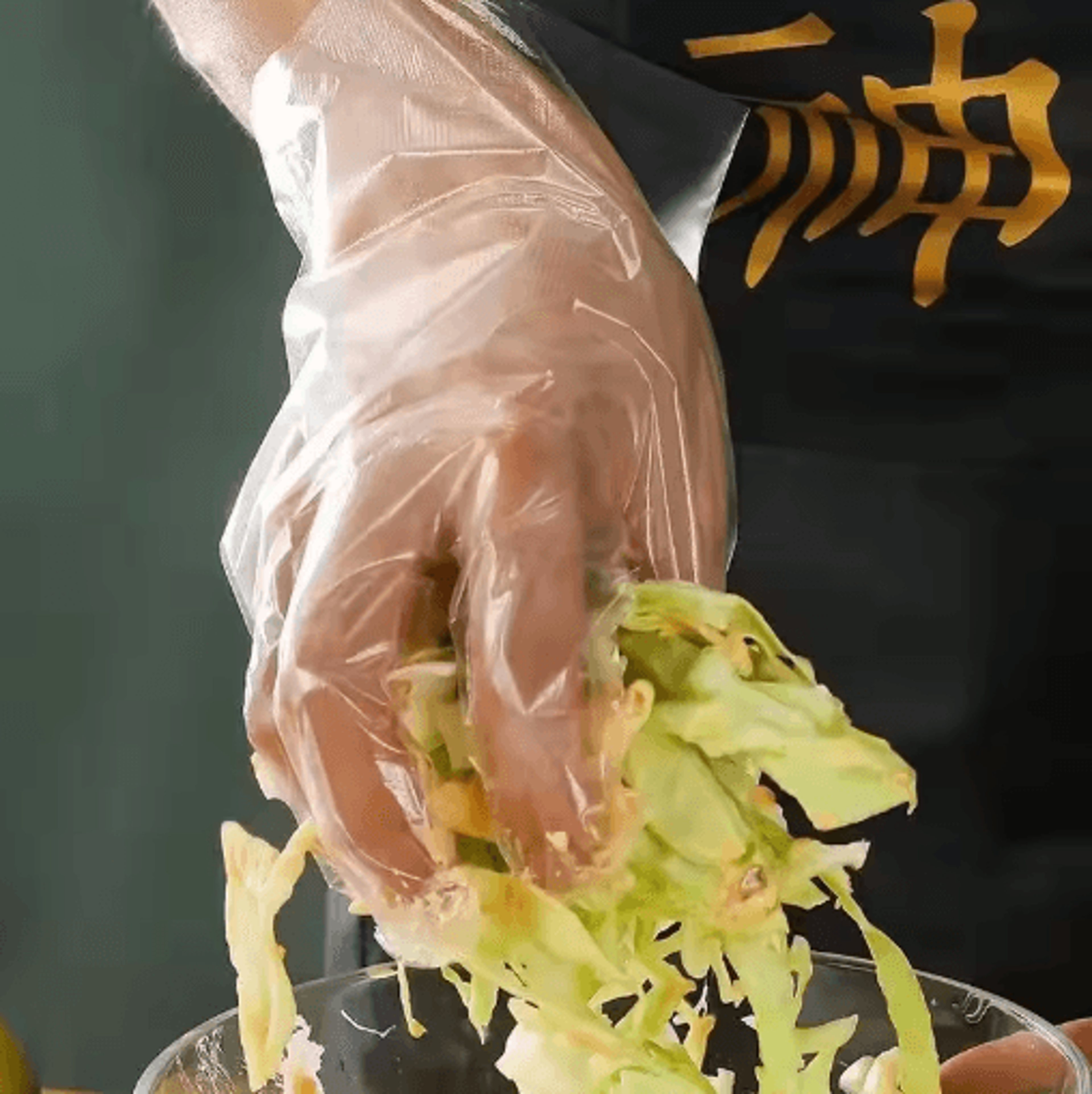 Transparent Disposable Plastic Gloves  Waterproof Food Handling Gloves For Kitchen BBQ  Restaurant  4