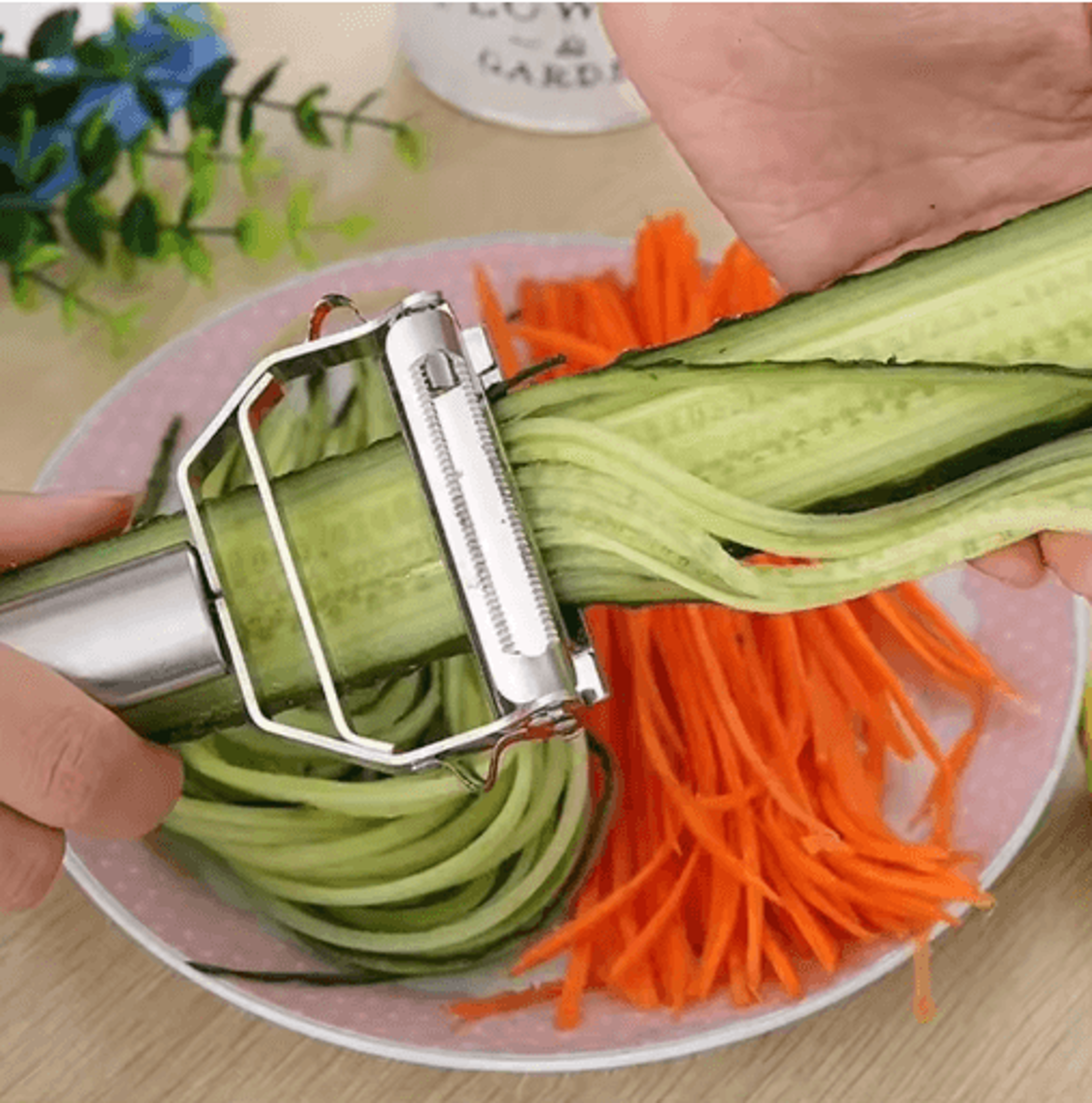 Stainless Steel Julienne Peeler  Vegetable Slicer For Fruits And Vegetables 4