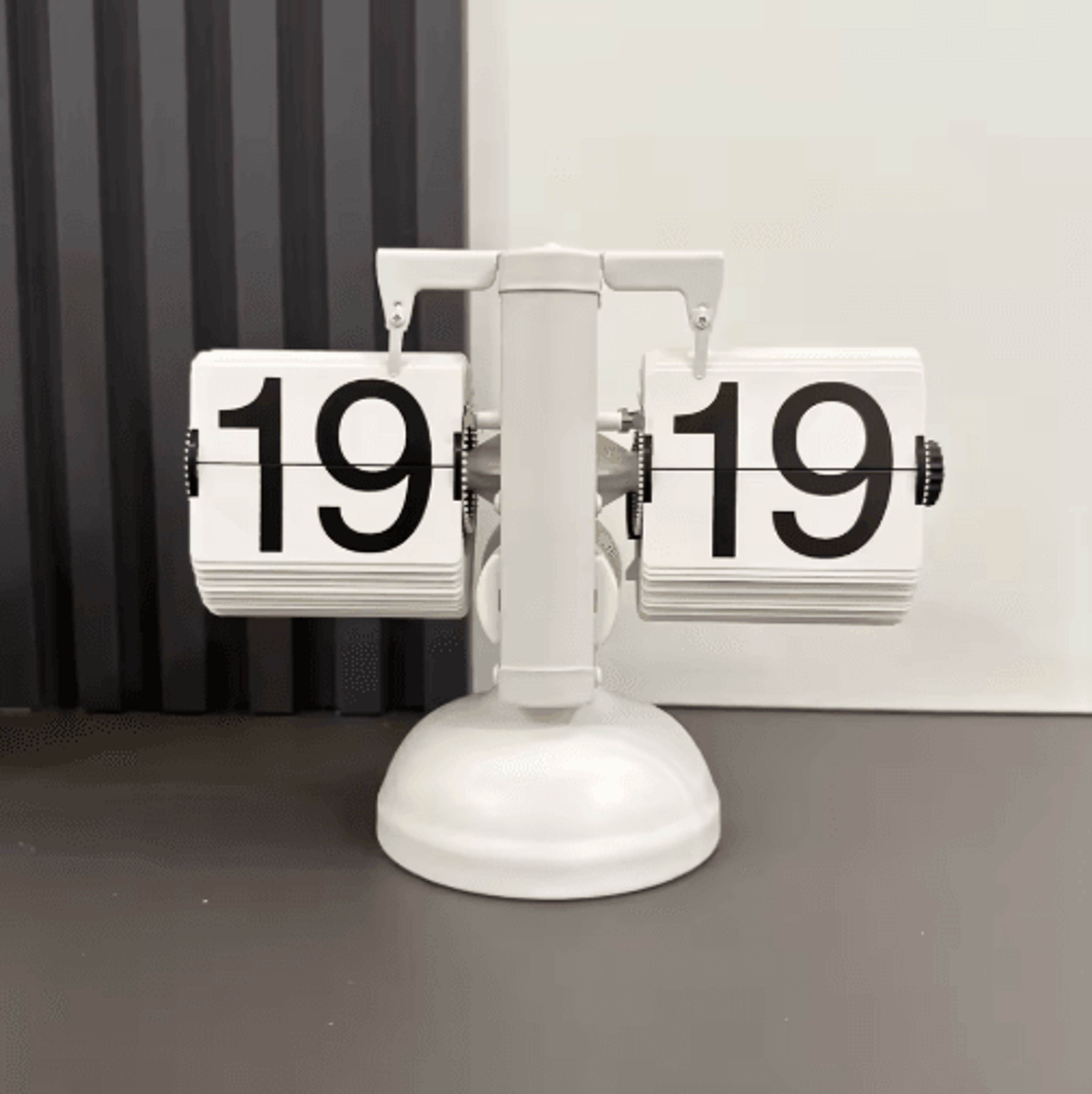 Vintage Flip Clock  Retro BatteryPowered Flip Down Desk Clock 11