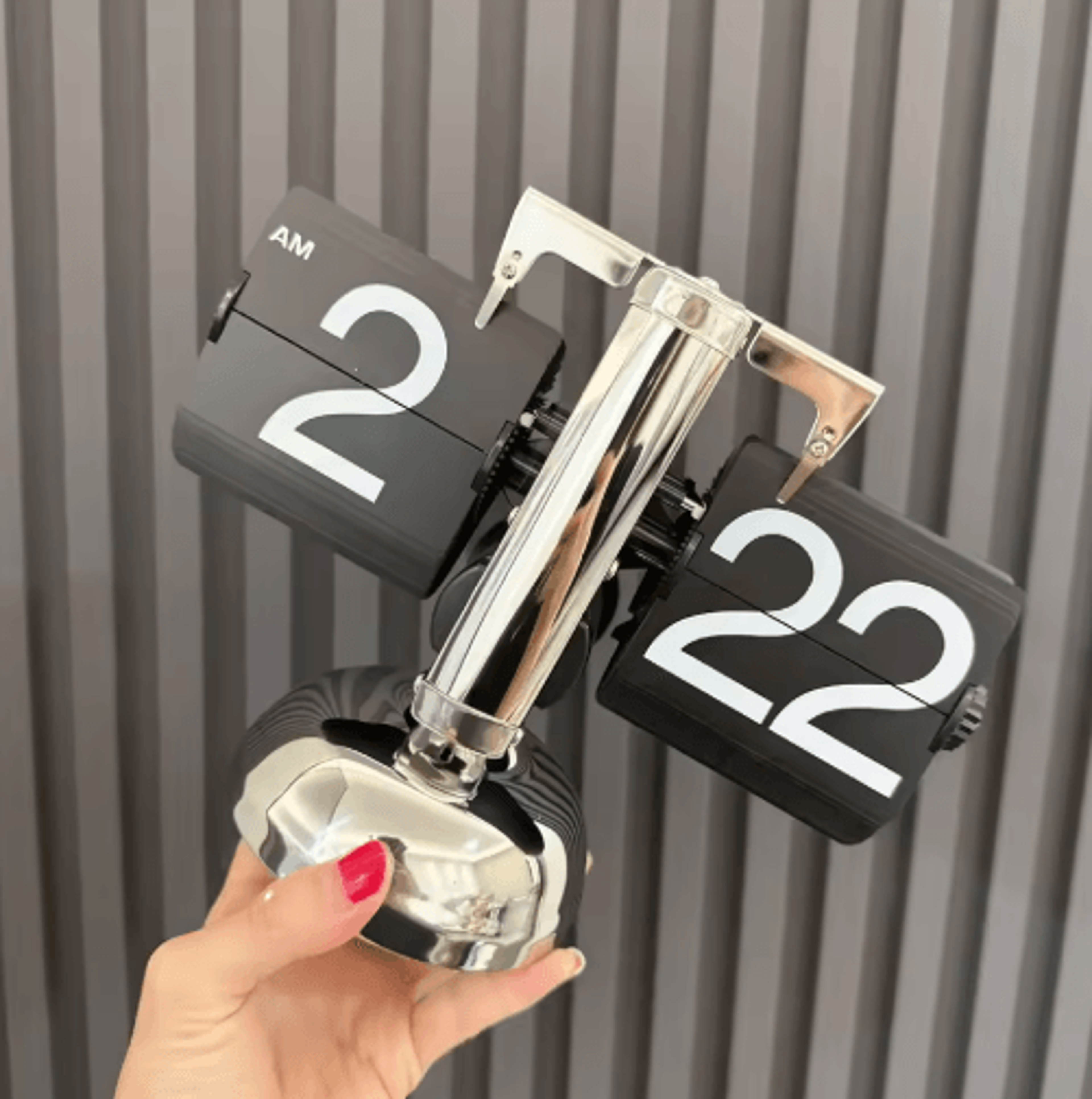Vintage Flip Clock  Retro BatteryPowered Flip Down Desk Clock 23