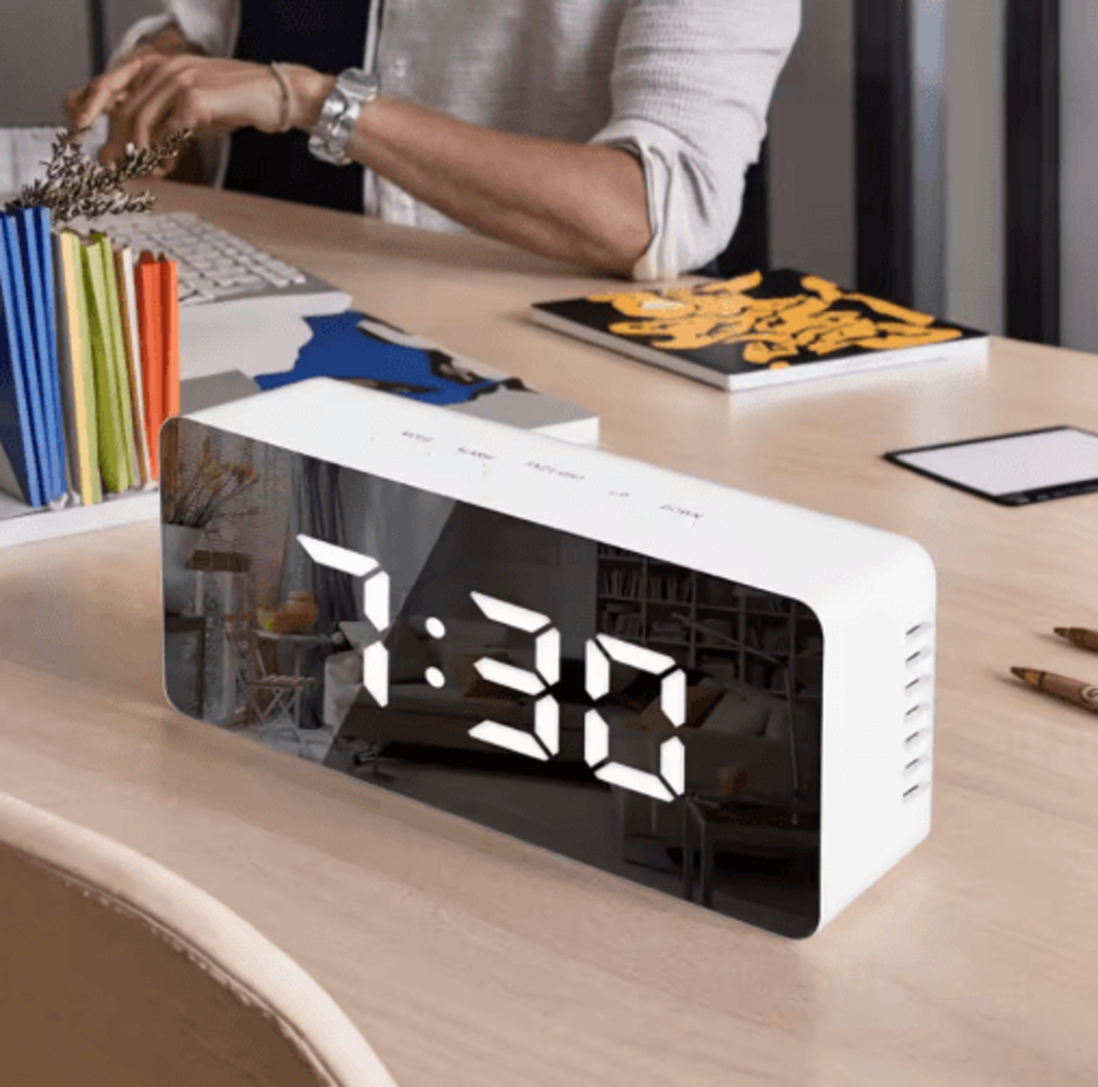led digital alarm clock – temperature display desktop clock