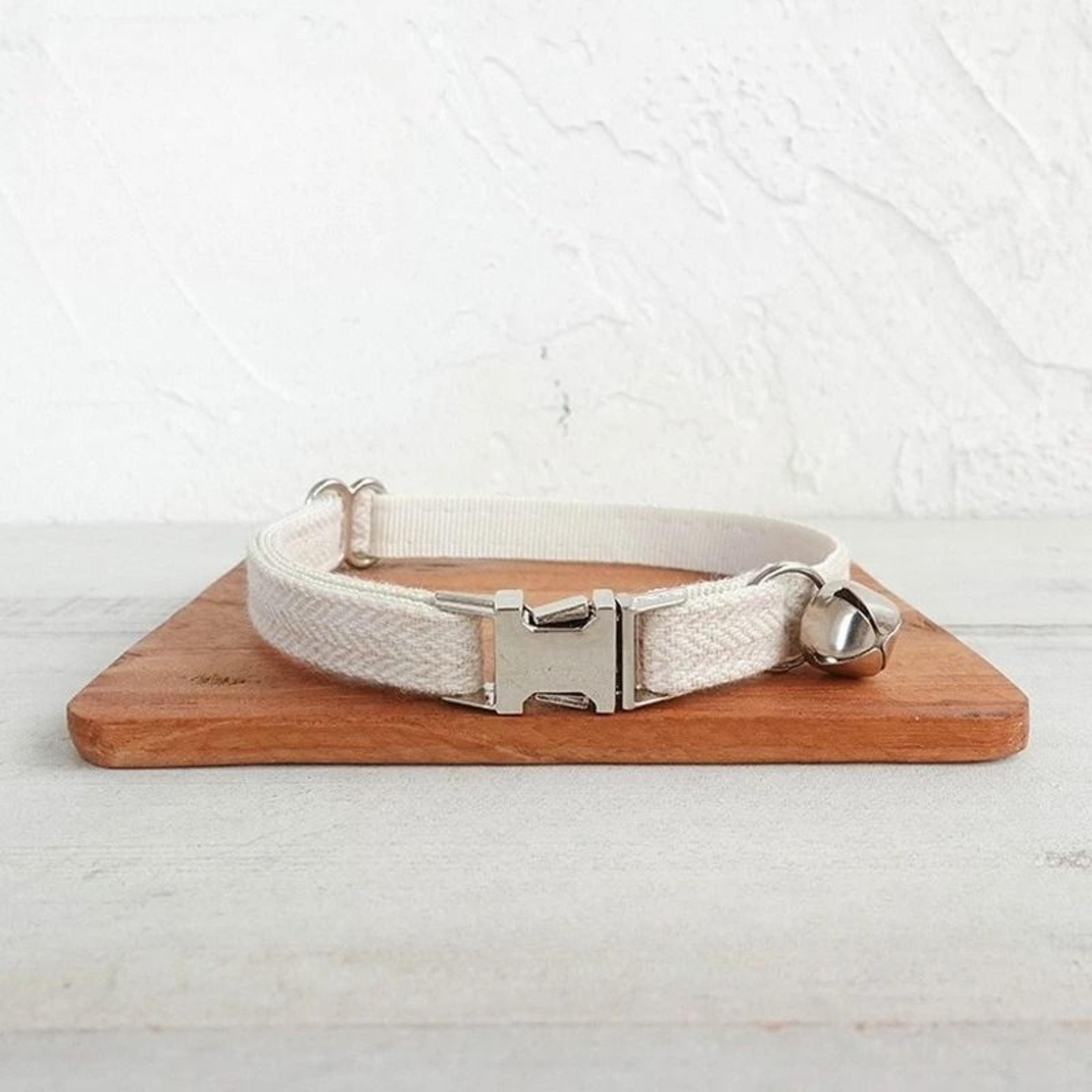 Personalized Bow Tie Pet Collar With Engraved Name Tag For Cats And Dogs 3