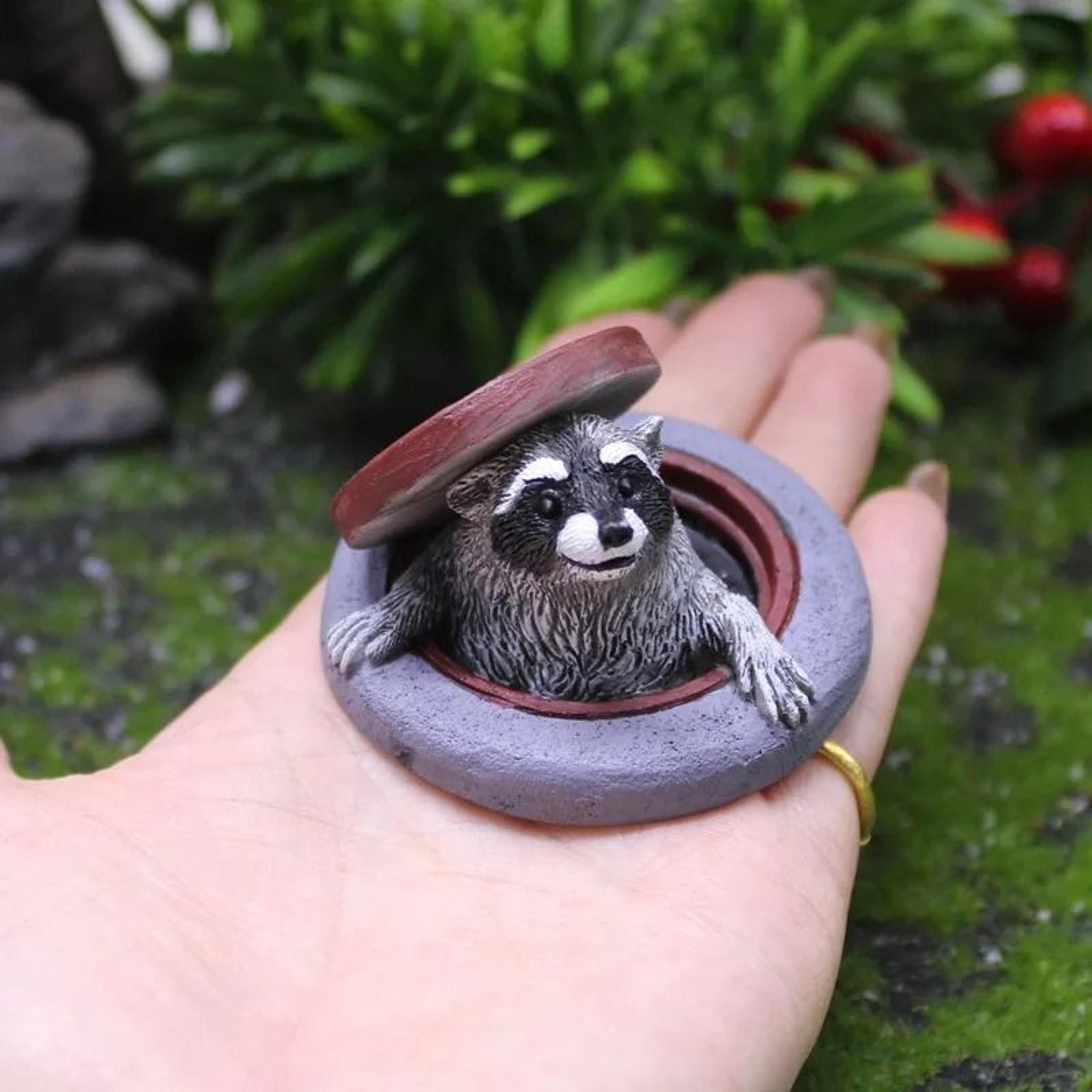 Cute Resin Raccoon Garden Statue For Bonsai Desk And Outdoor Decor 2