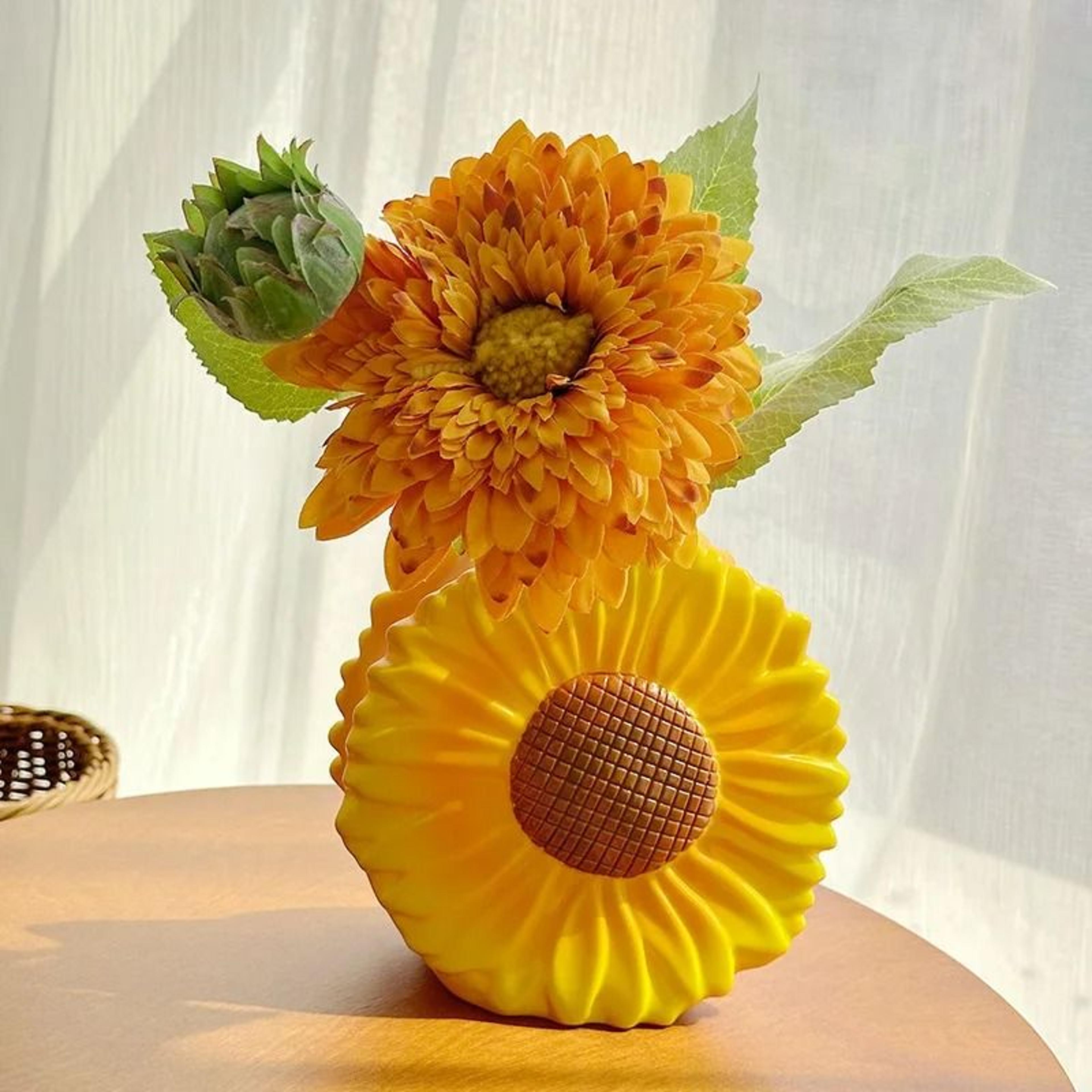 Handmade Sunflower Shaped Decorative Vase For Cheerful Tabletop Flower Arrangements 5