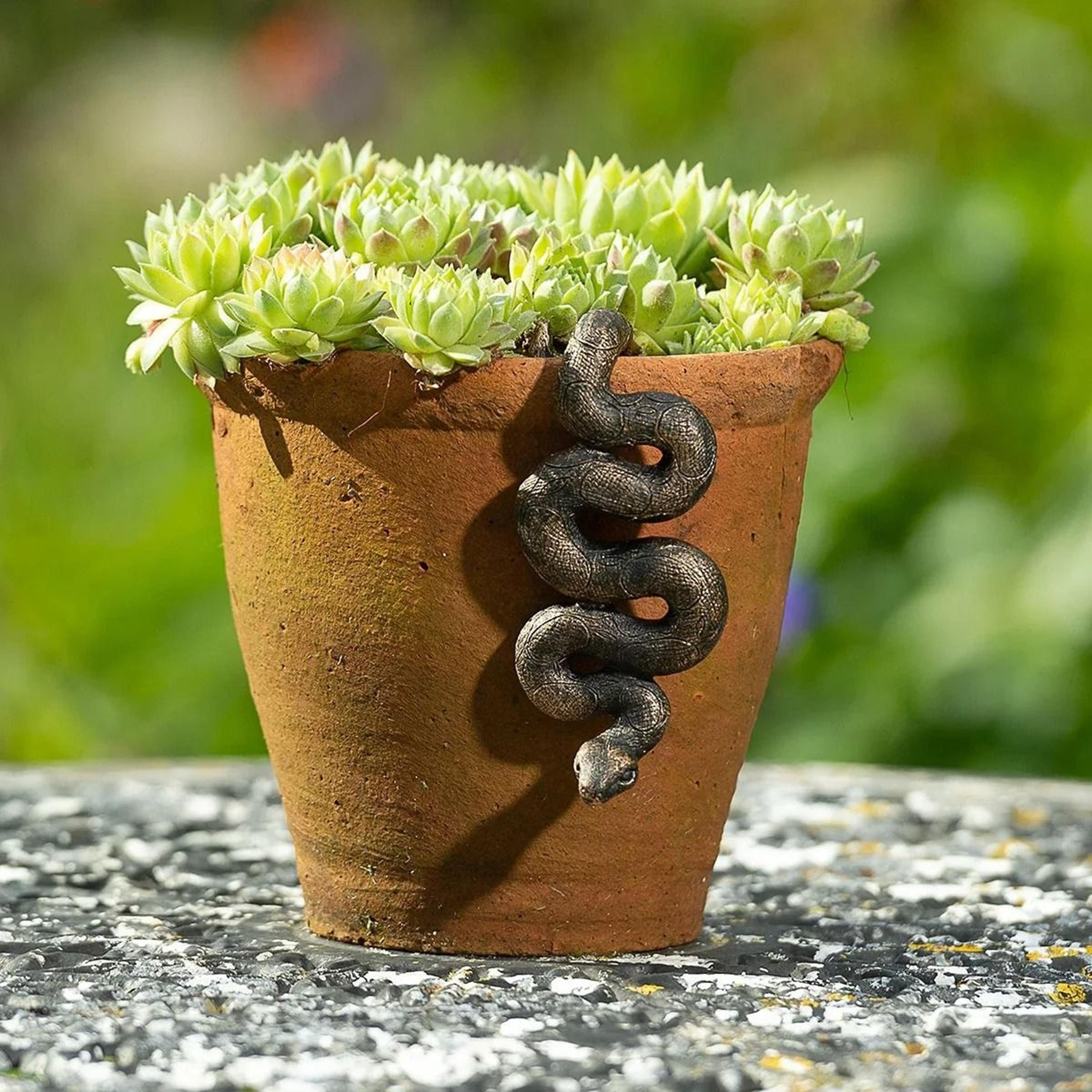 Vintage Resin Snake Plant Pot Hanger For Whimsical Garden And Home Decor 2