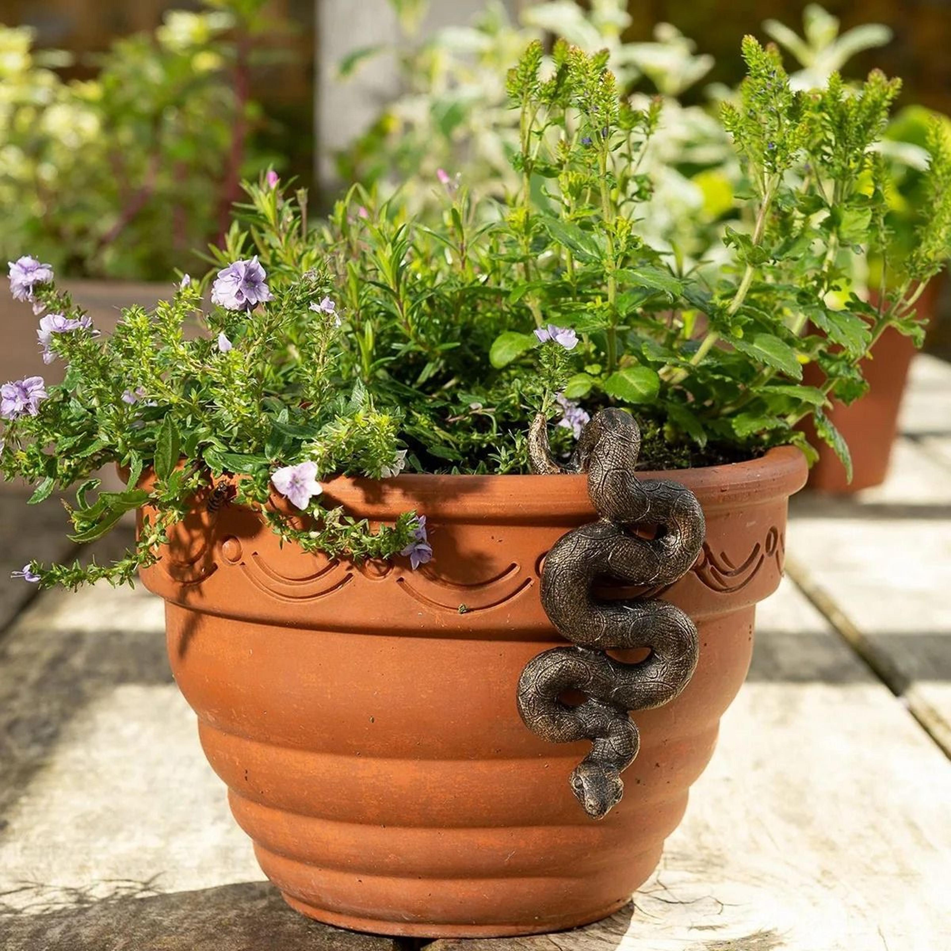 Vintage Resin Snake Plant Pot Hanger For Whimsical Garden And Home Decor 4