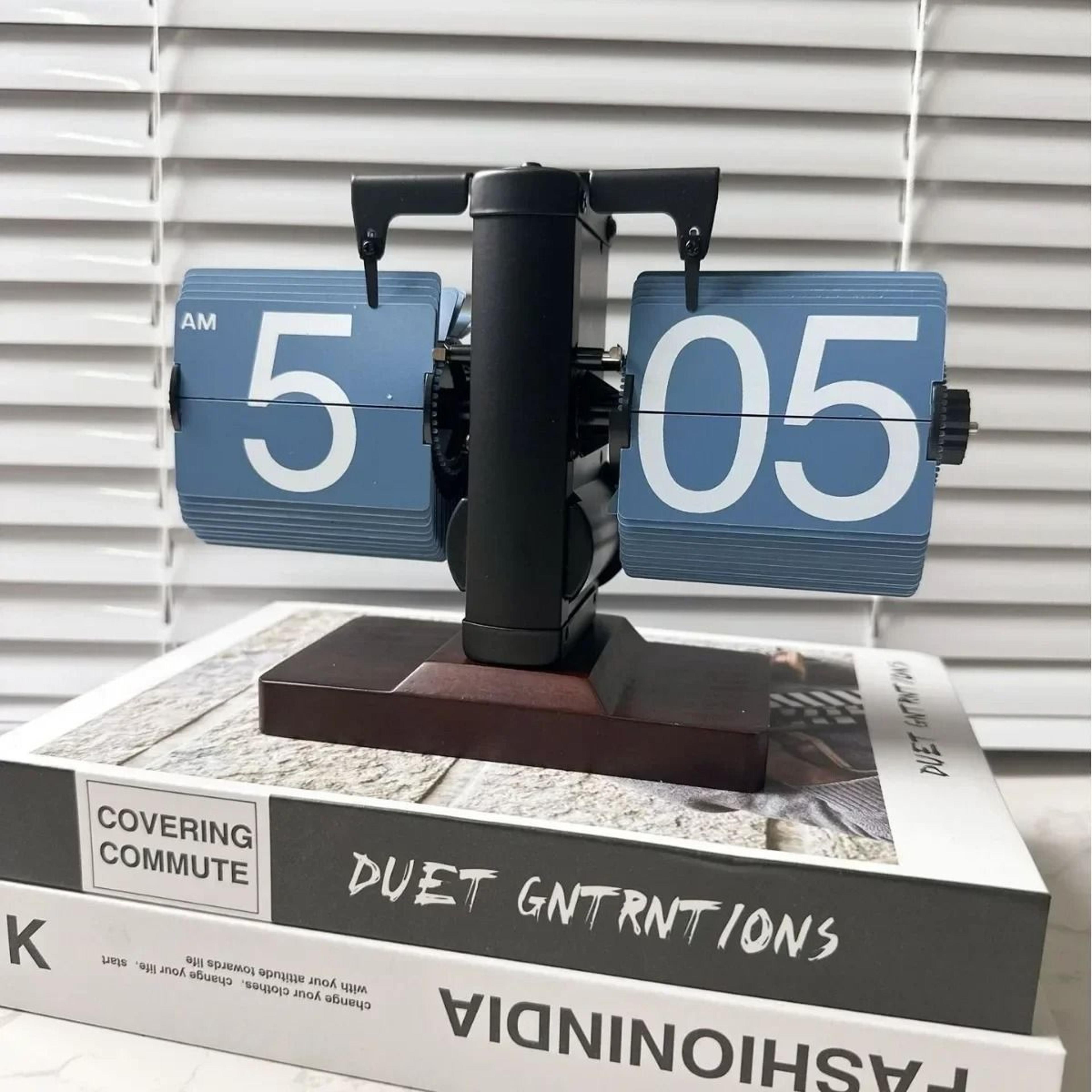 Retro Automatic Flip Desk Clock Large Display Battery Powered Table Clock 2