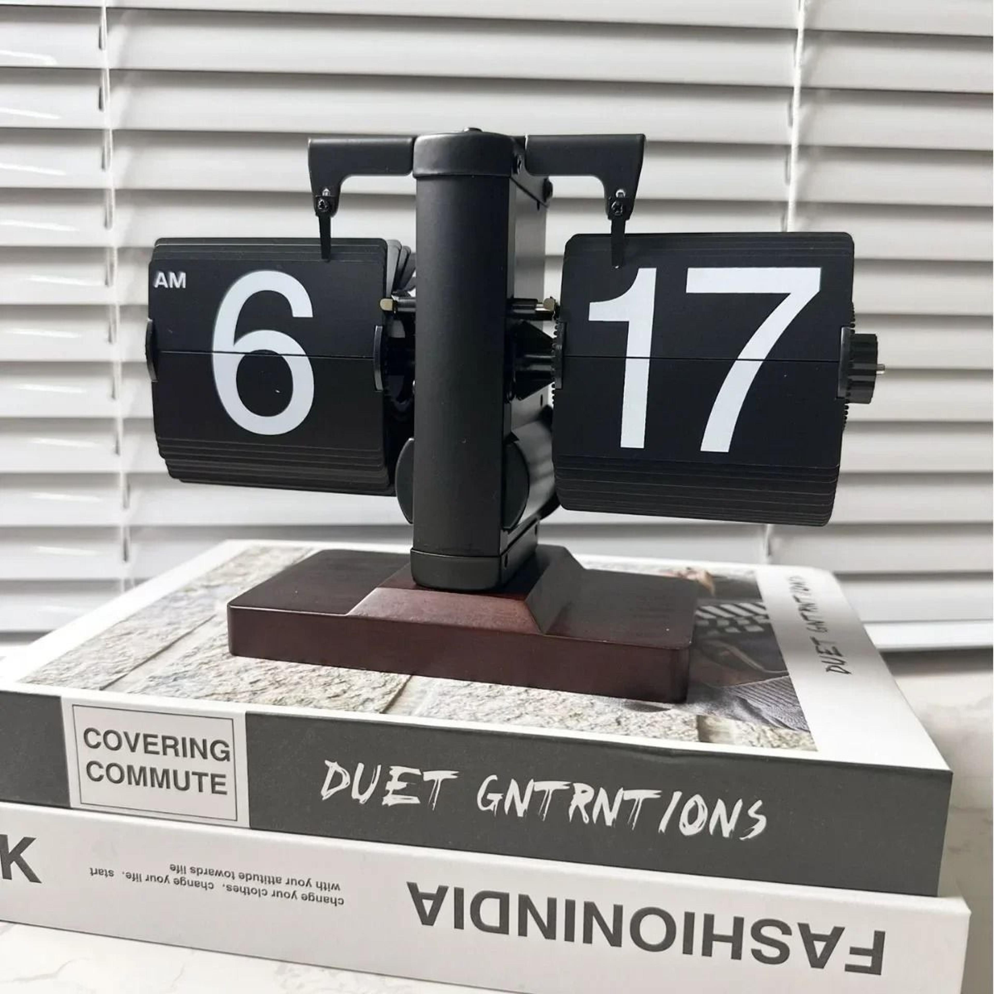 Retro Automatic Flip Desk Clock Large Display Battery Powered Table Clock 4