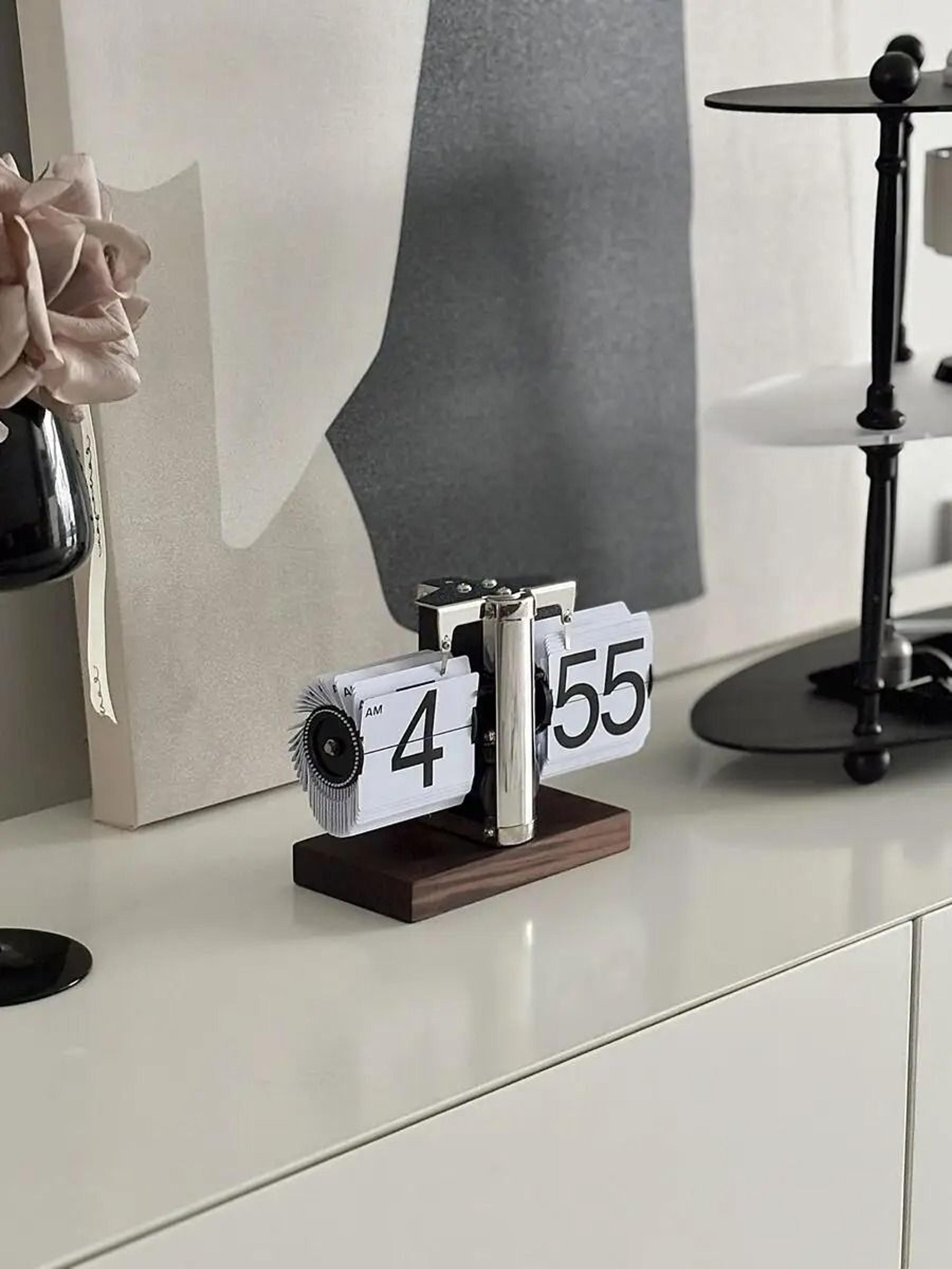Vintage Automatic Flip Down Desk Clock Retro Mechanical Table Clock 16