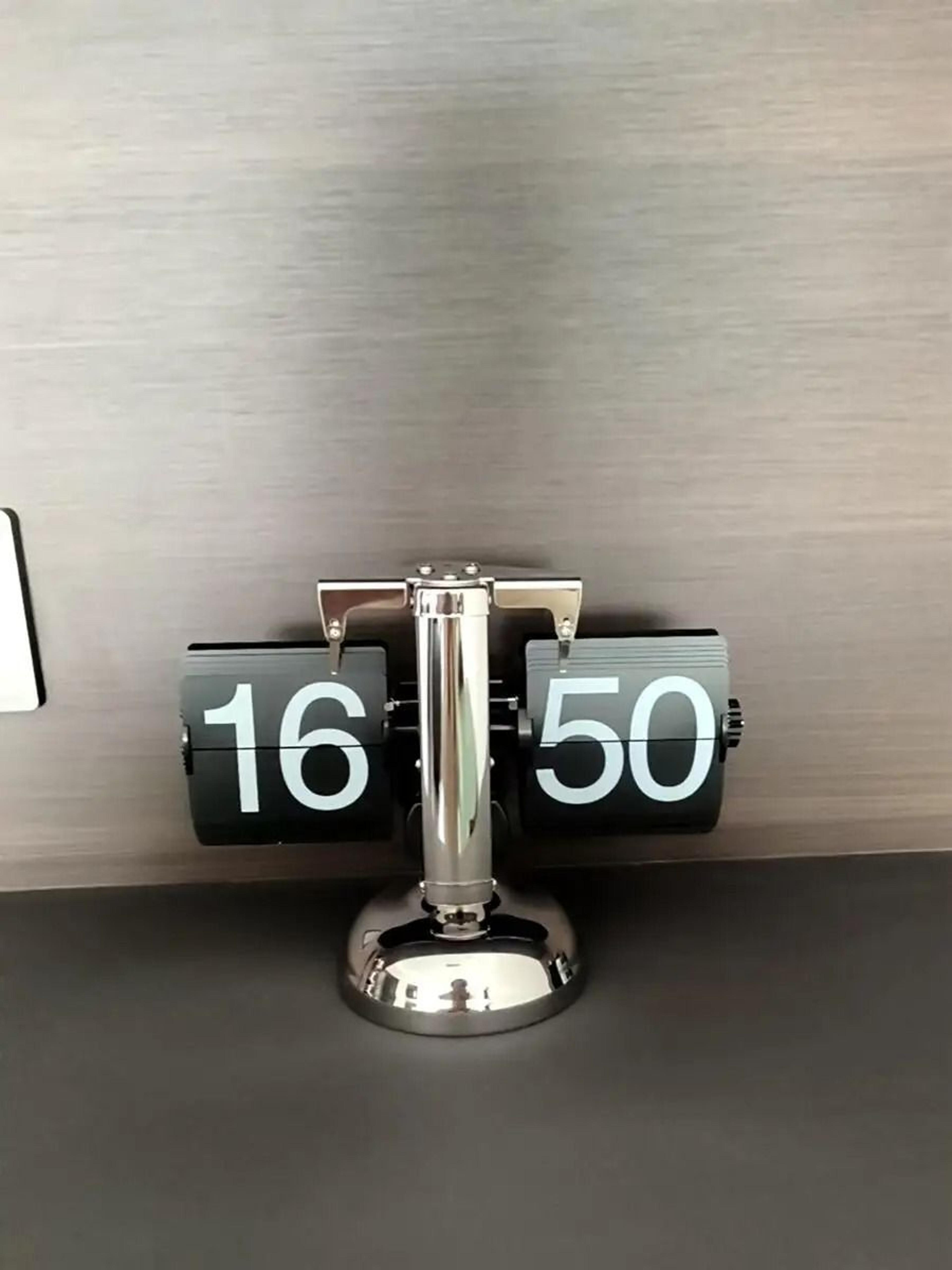 Vintage Automatic Flip Down Desk Clock Retro Mechanical Table Clock 6