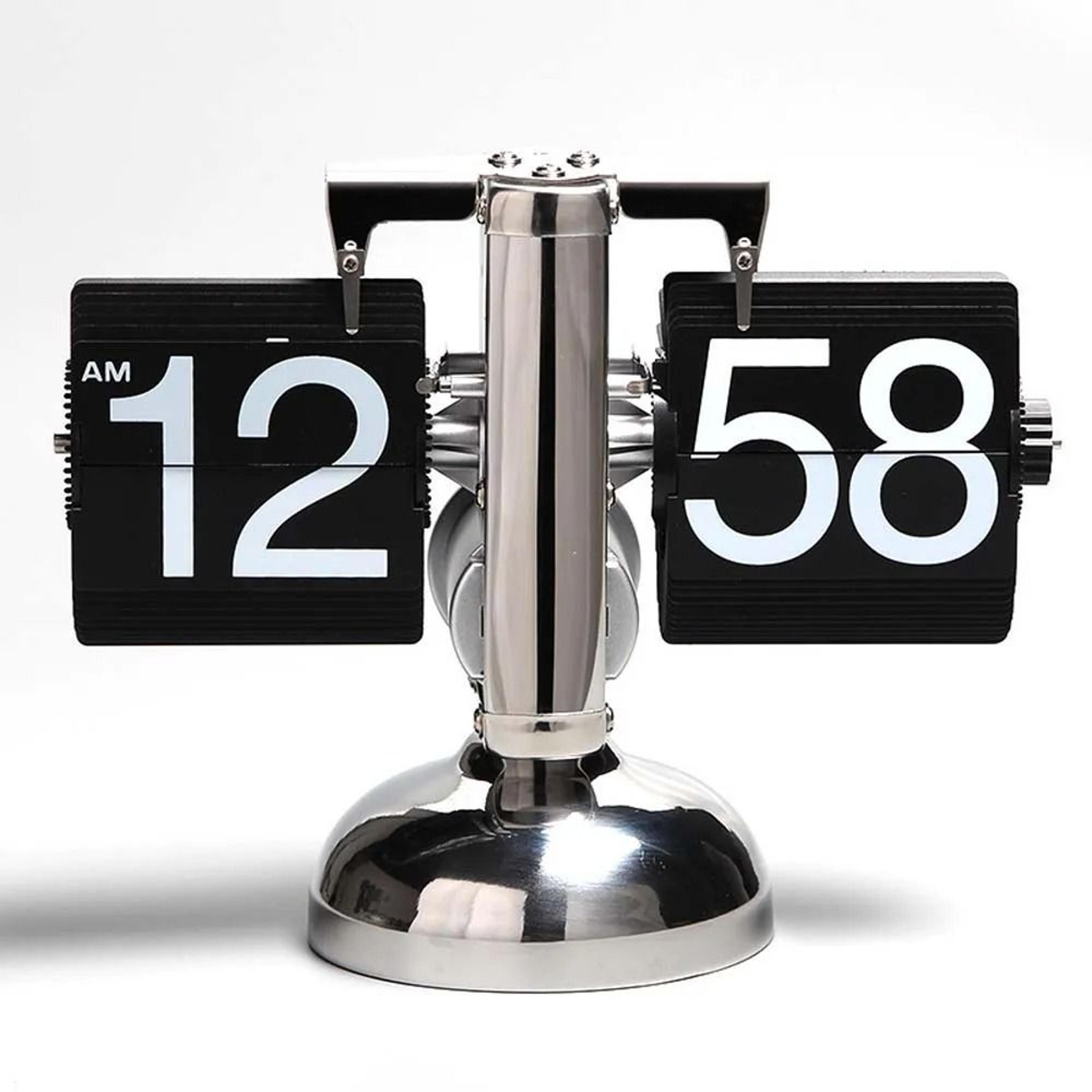 Vintage Automatic Flip Down Desk Clock With Quartz Movement 1
