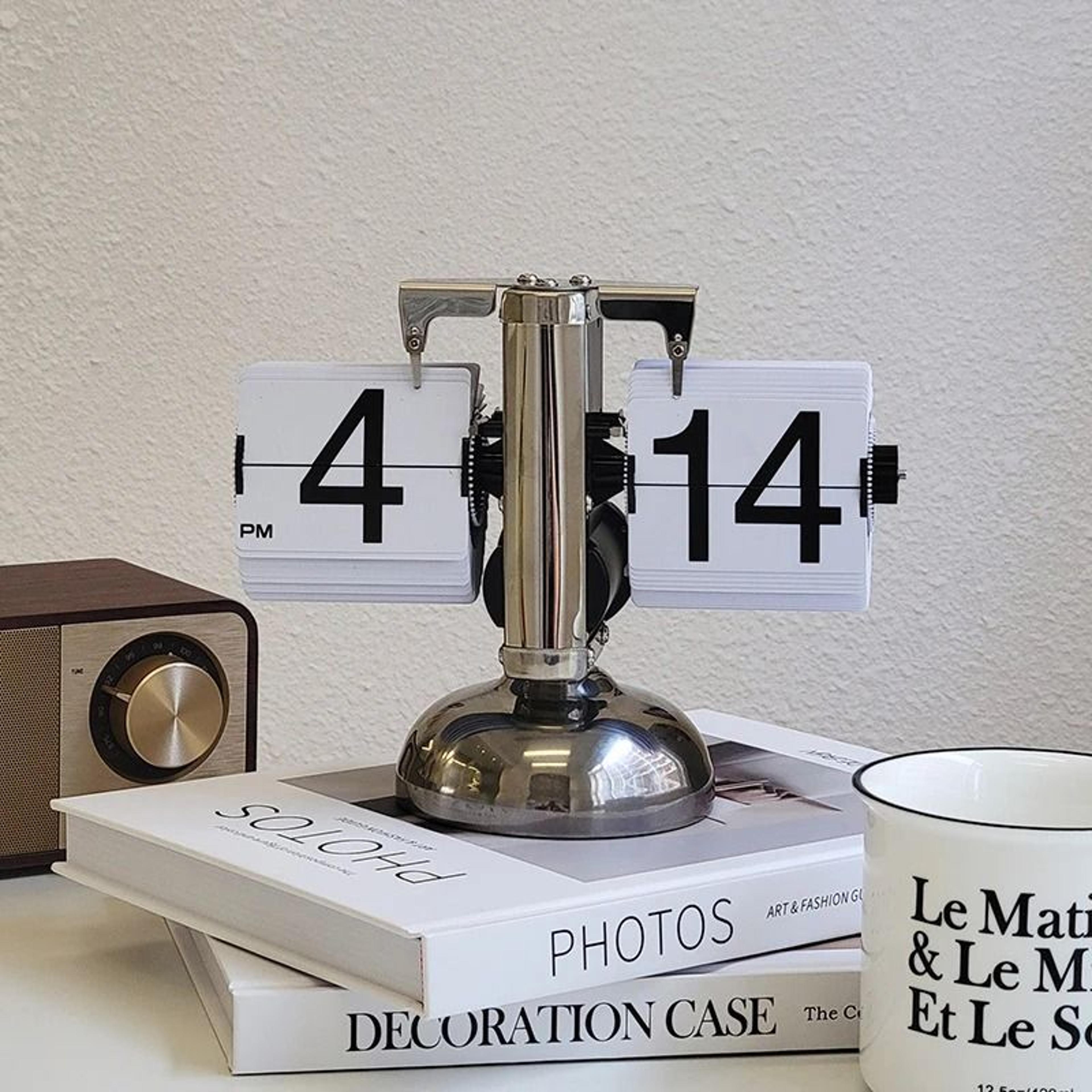 European Retro Automatic Flip Desk Clock With Mechanical Page Turning 11