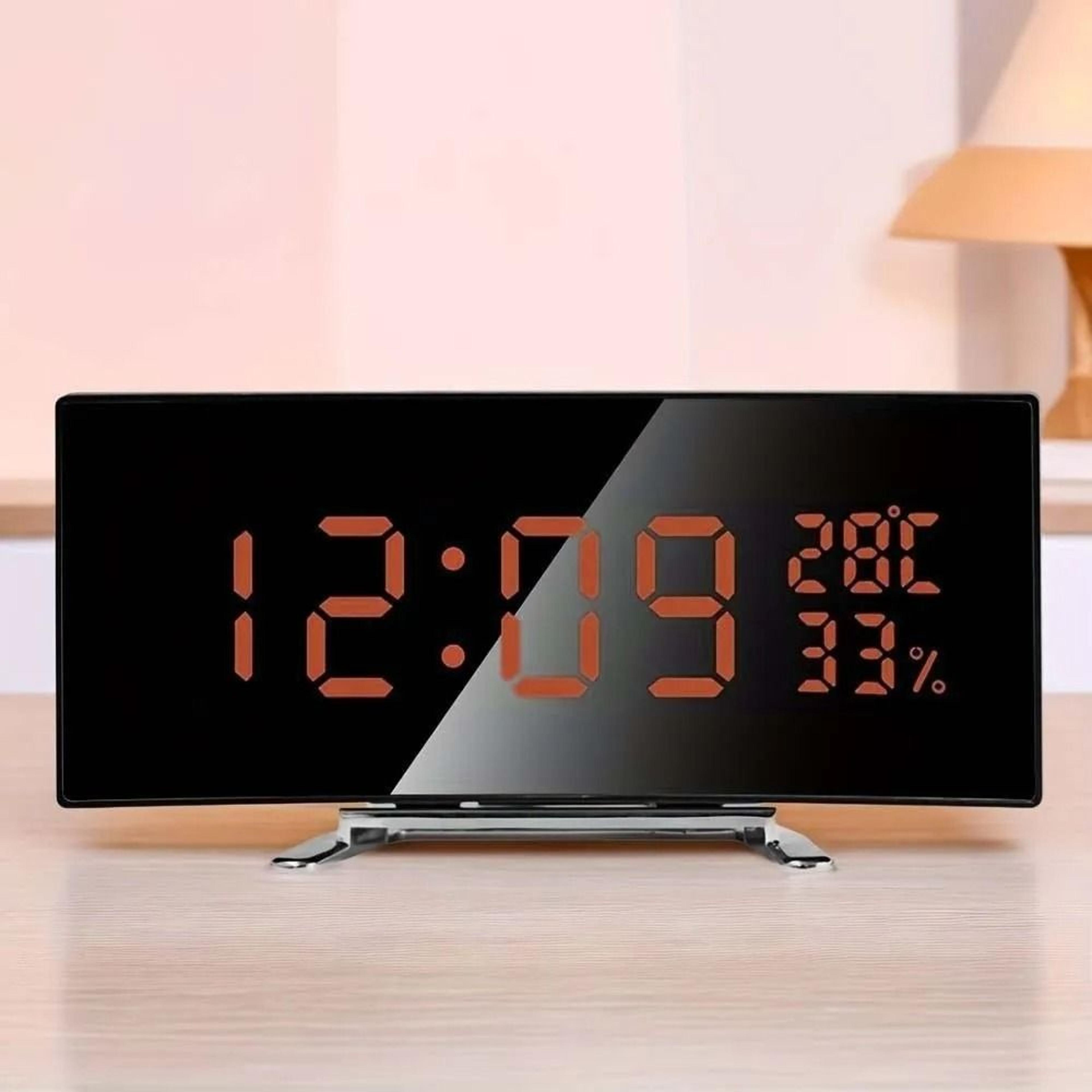 Curved LED Digital Alarm Clock With Temperature Humidity And Adjustable Brightness 12