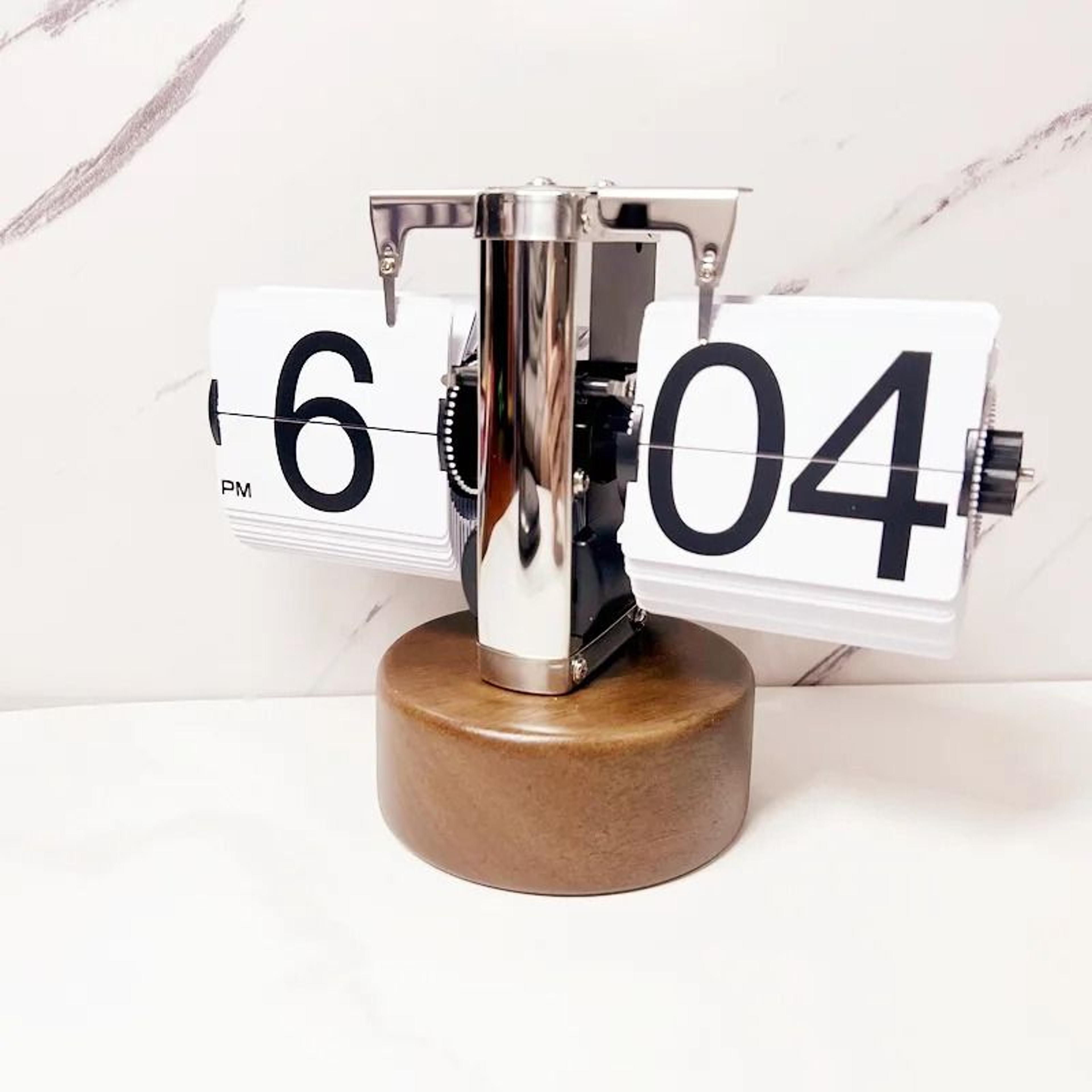 Vintage Automatic Flip Clock With Quartz Movement 8