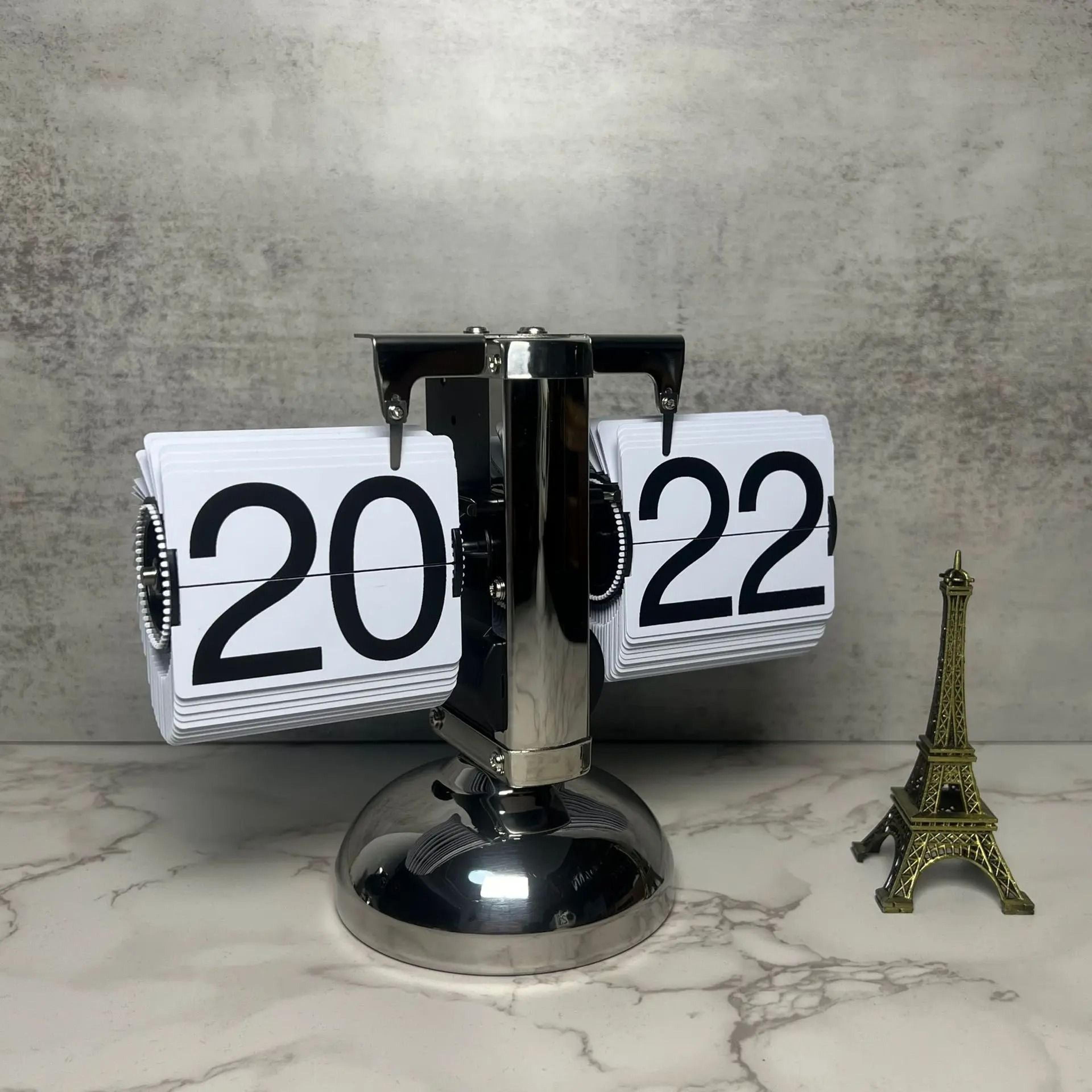 Vintage Automatic Flip Clock With Quartz Movement 5