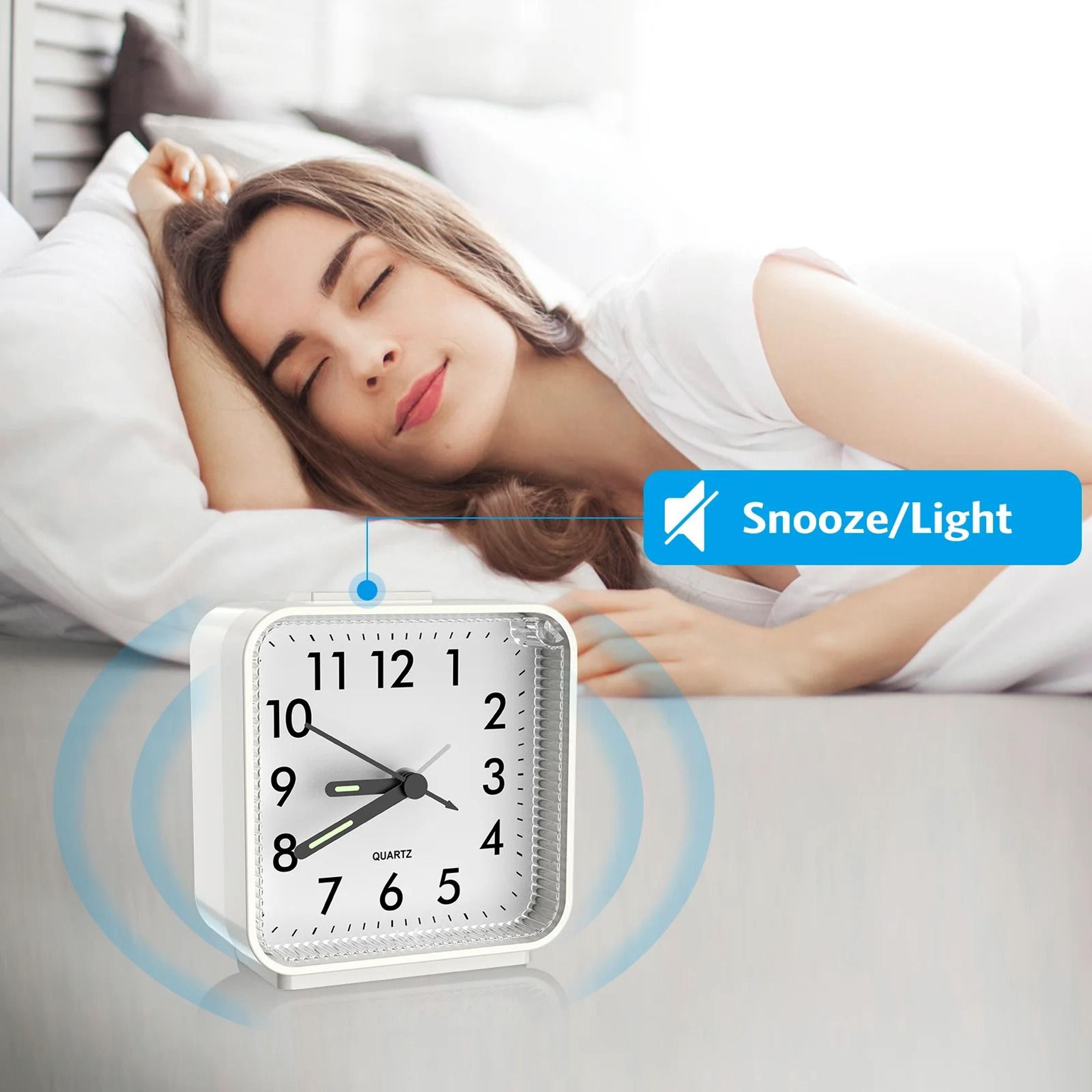 ORIA Silent Analog Alarm Clock Portable Bedside Travel Clock 6