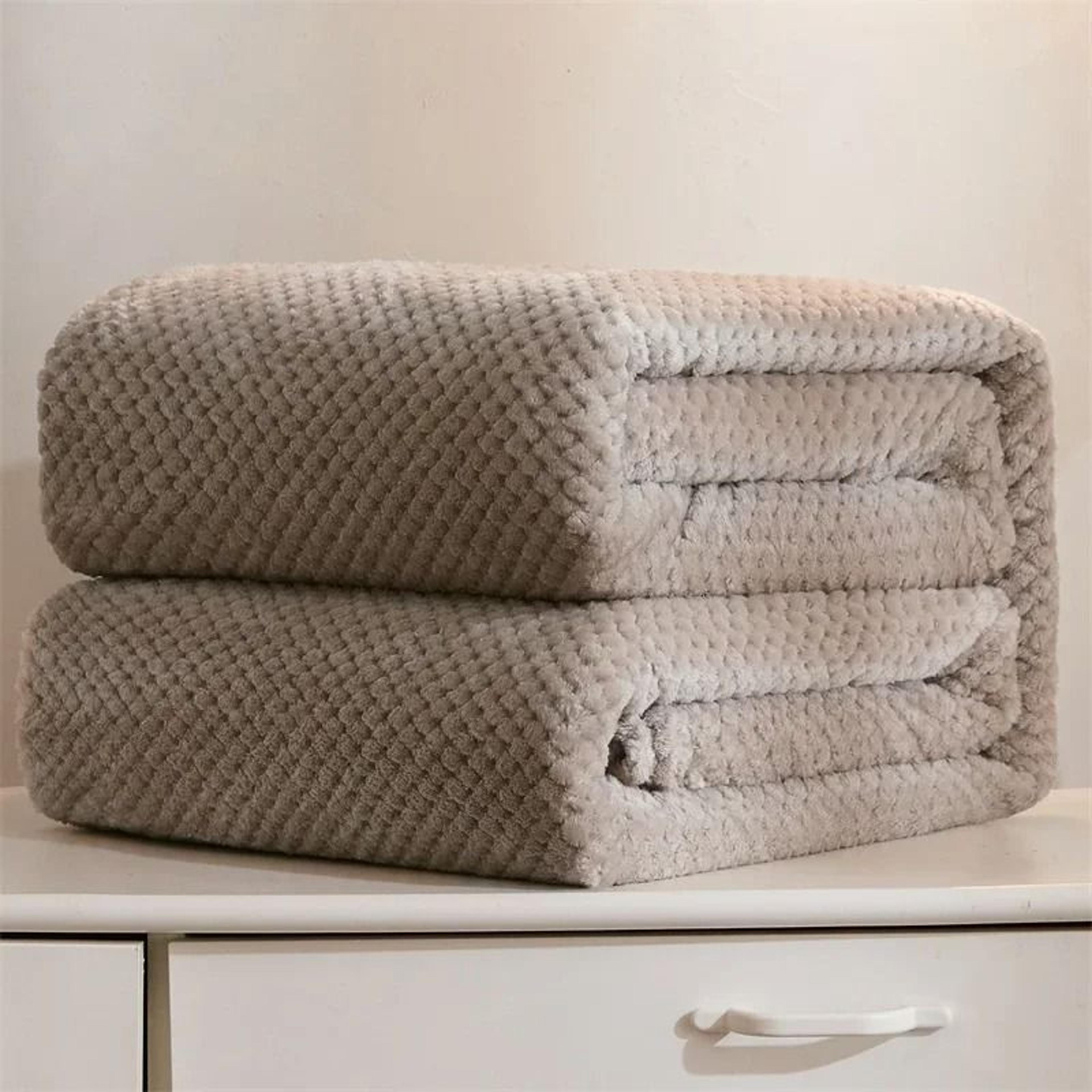 Fluffy Coral Velvet Throw Blanket Soft Thick Warm Sofa Blanket 15
