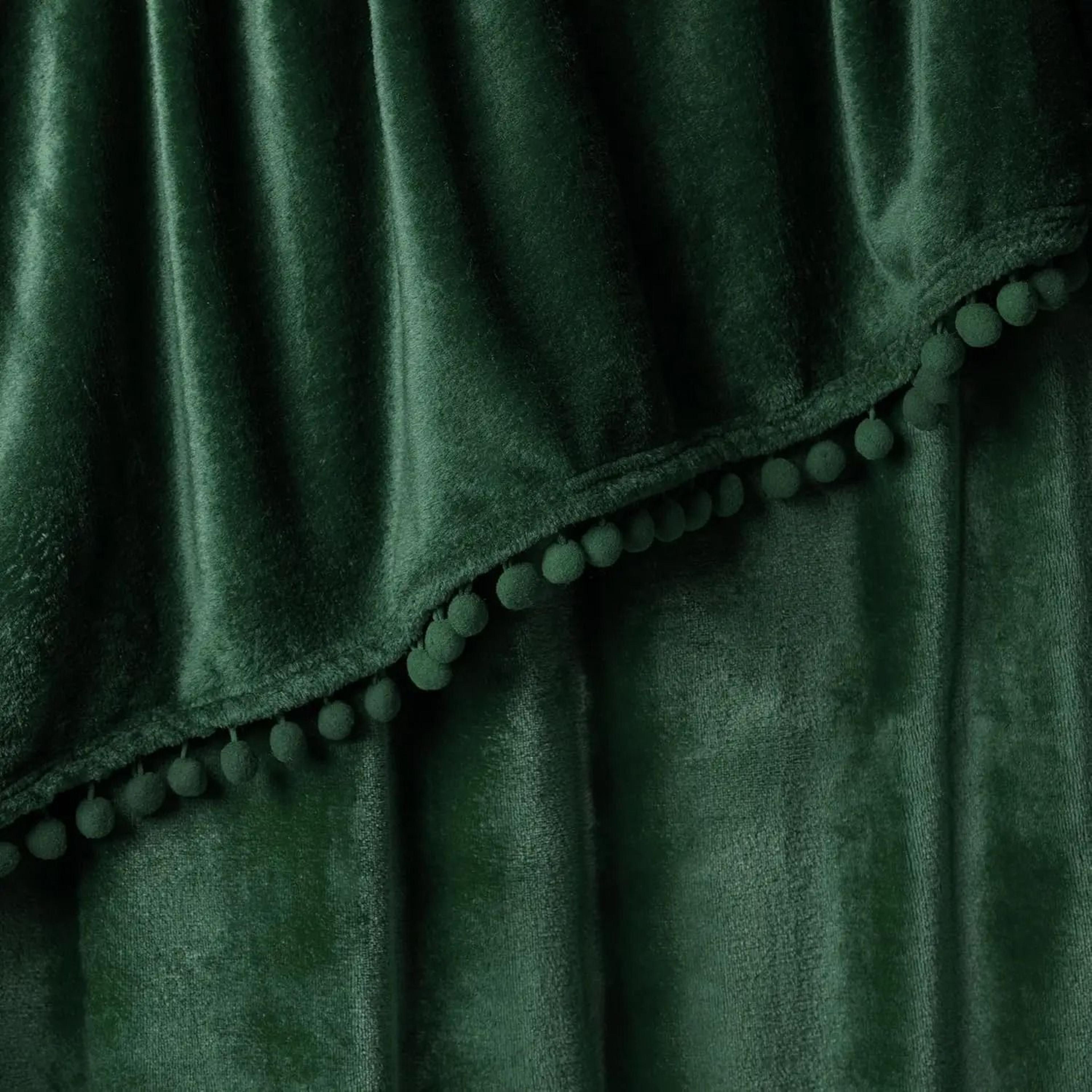 Christmas Green Fleece Throw Blanket With Pom Fringe 12