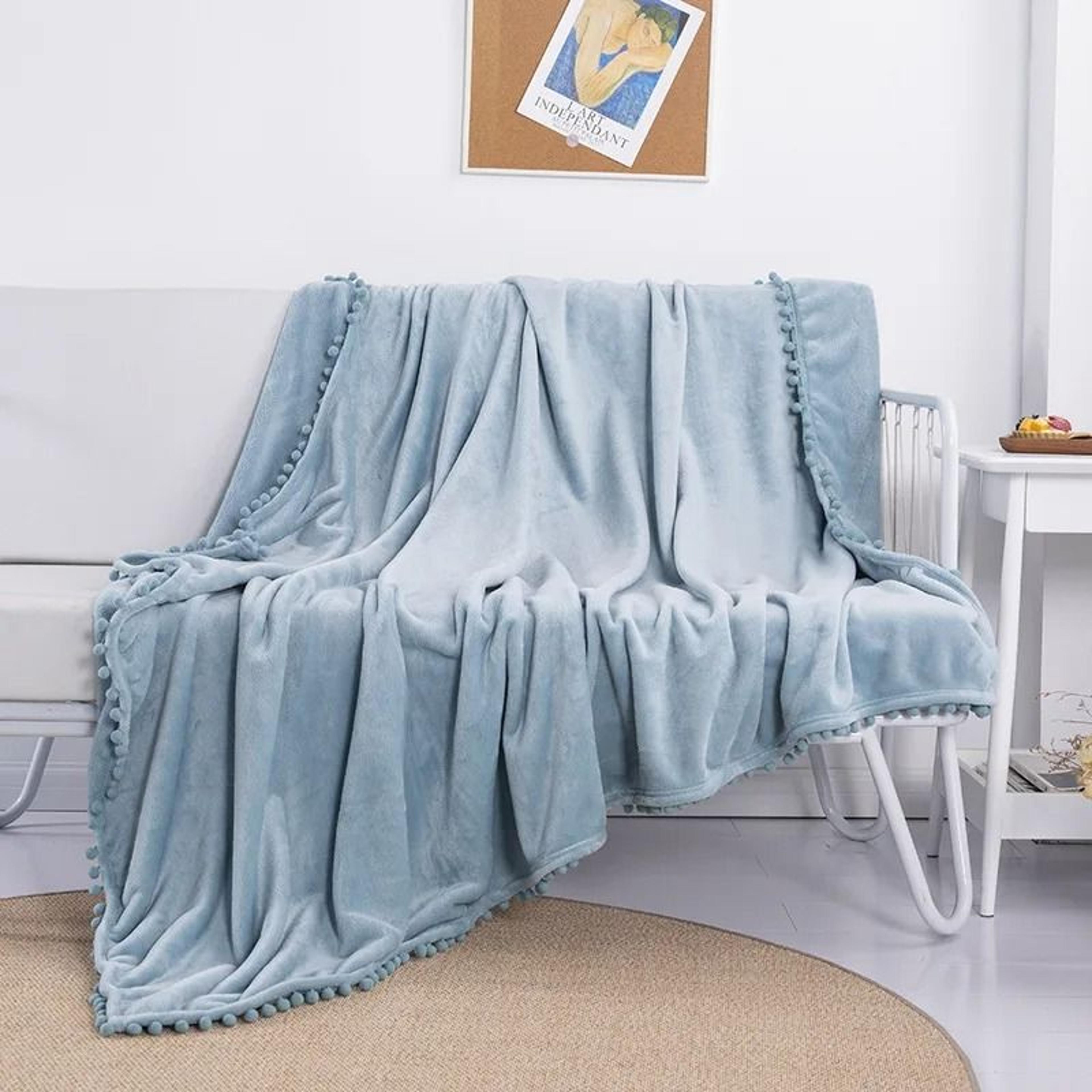 Christmas Green Fleece Throw Blanket With Pom Fringe 8