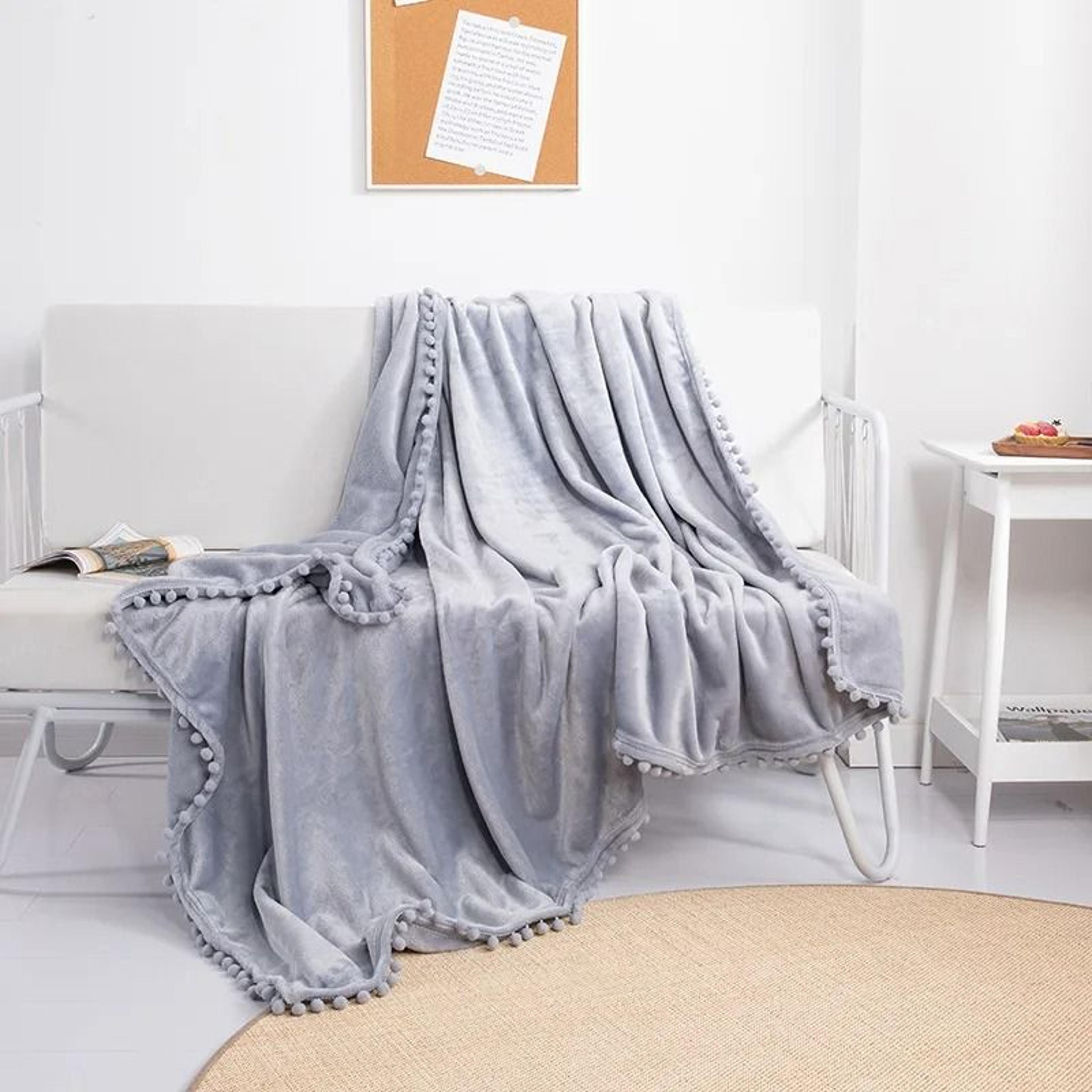 Christmas Green Fleece Throw Blanket With Pom Fringe 4